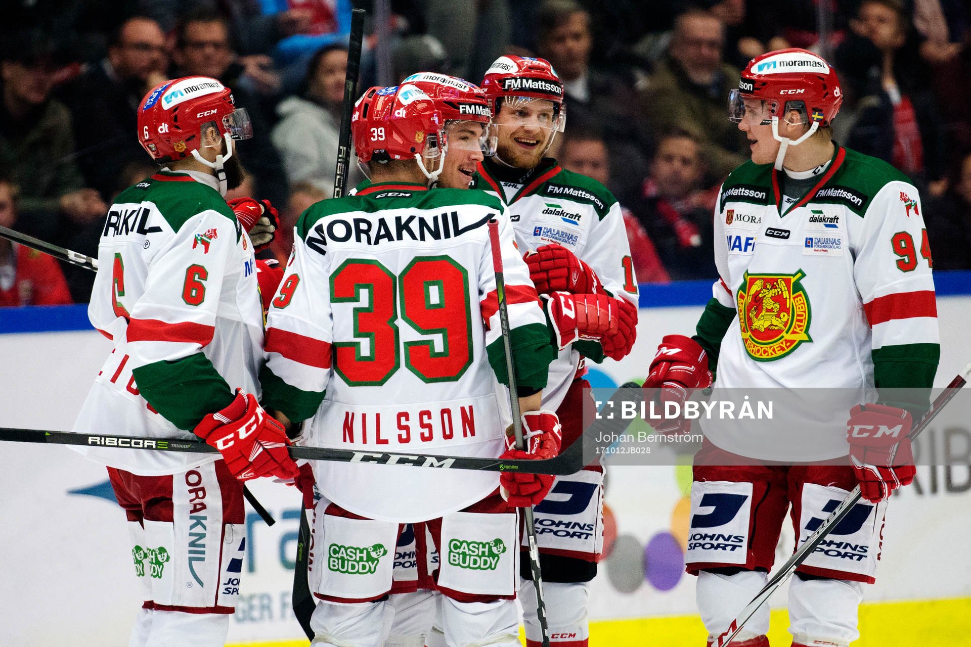 Moras Robin Johansson jublar med Steven Seigo, Jacob