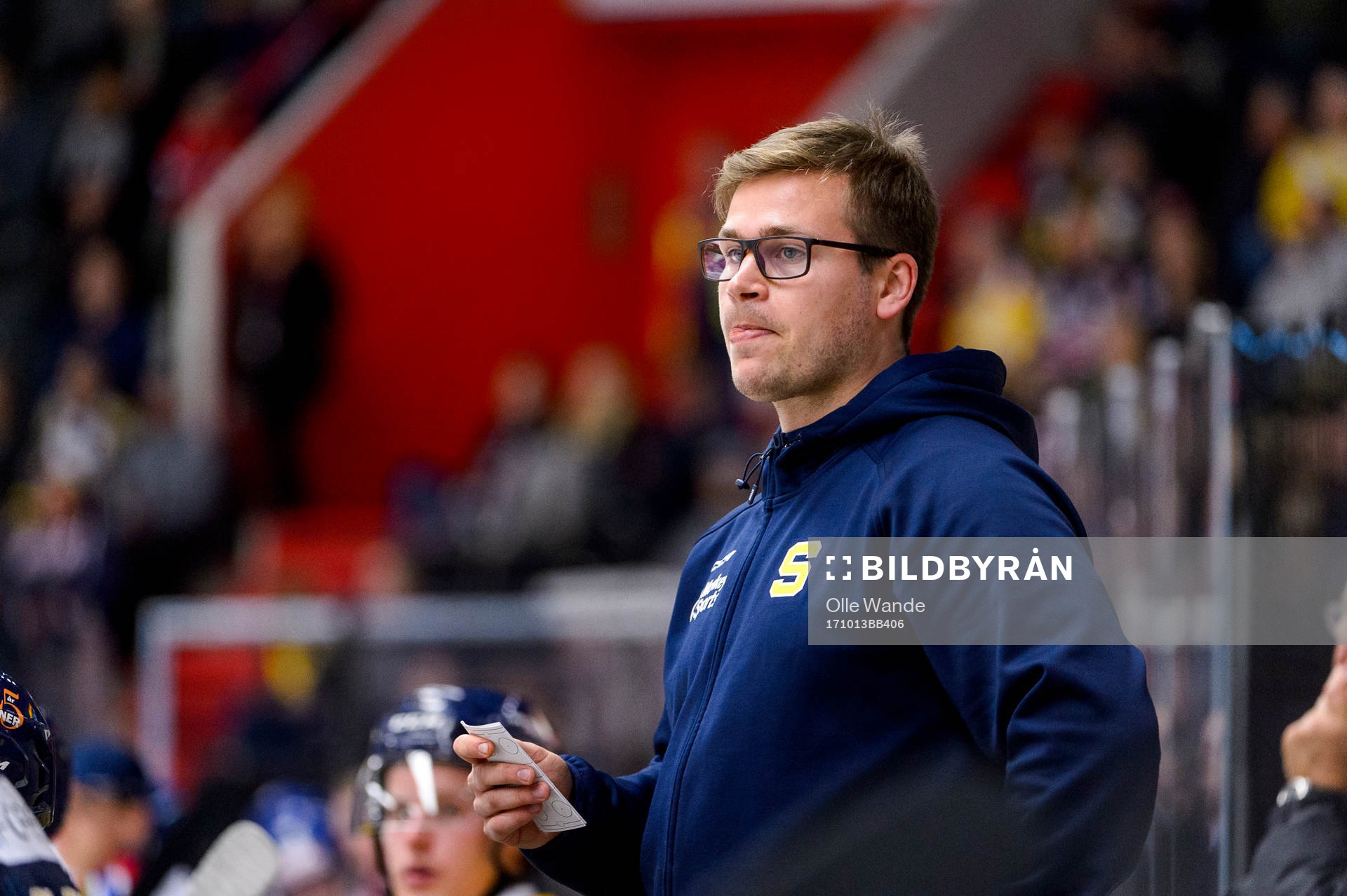 Södertäljes Dennis Bozic ishockeymatchen i