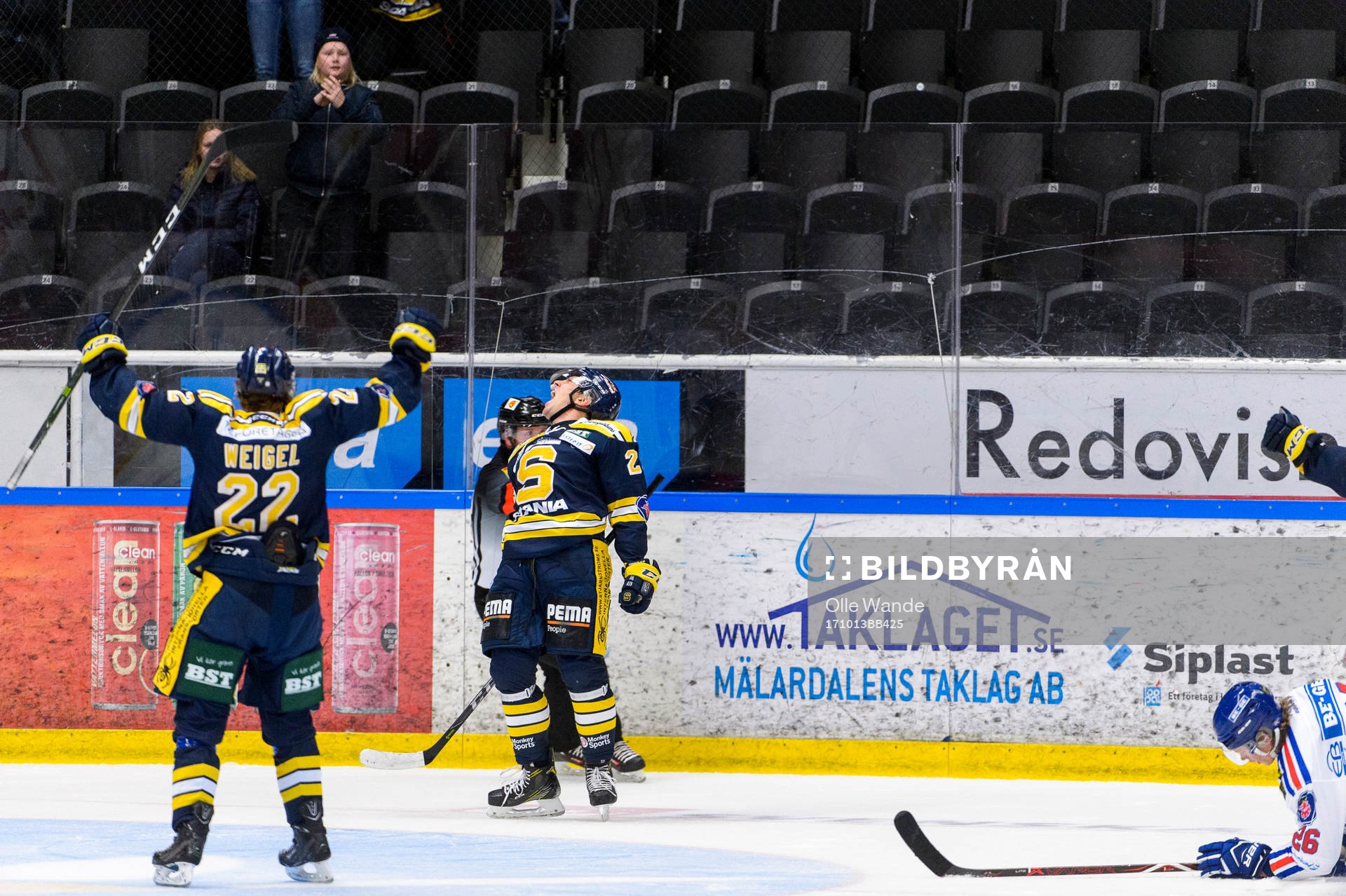 Södertäljes Jonas Liwing jublar