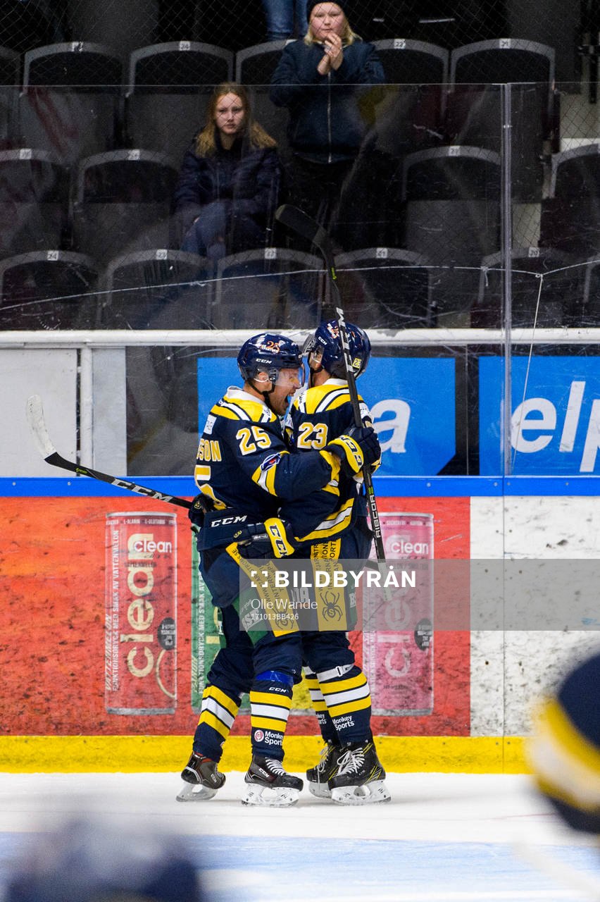 Södertäljes Jonas Liwing jublar