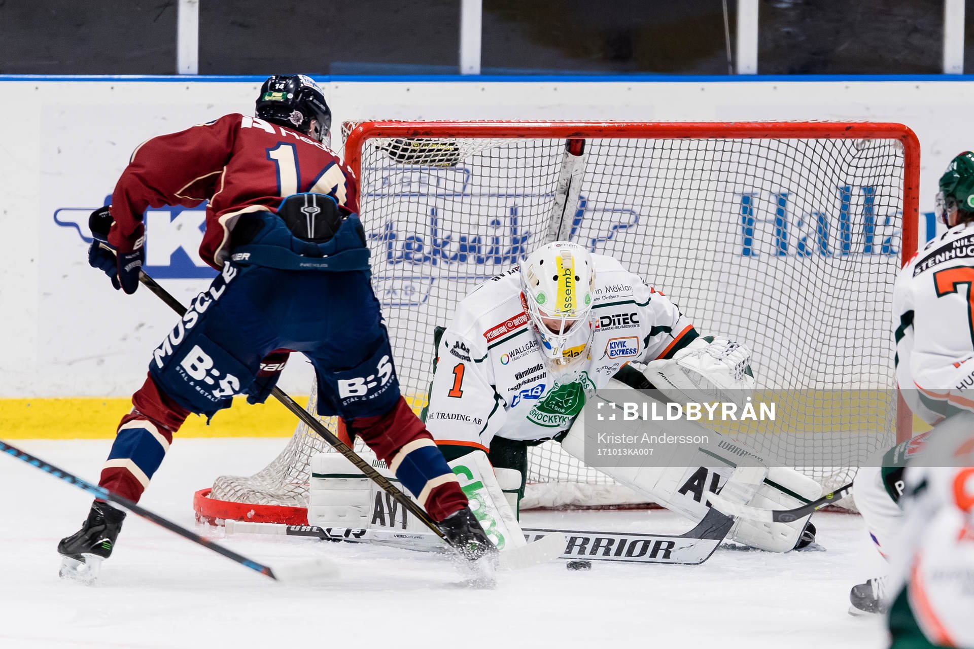 Halmstads Jesper Johansson i friläge med Kristianstads