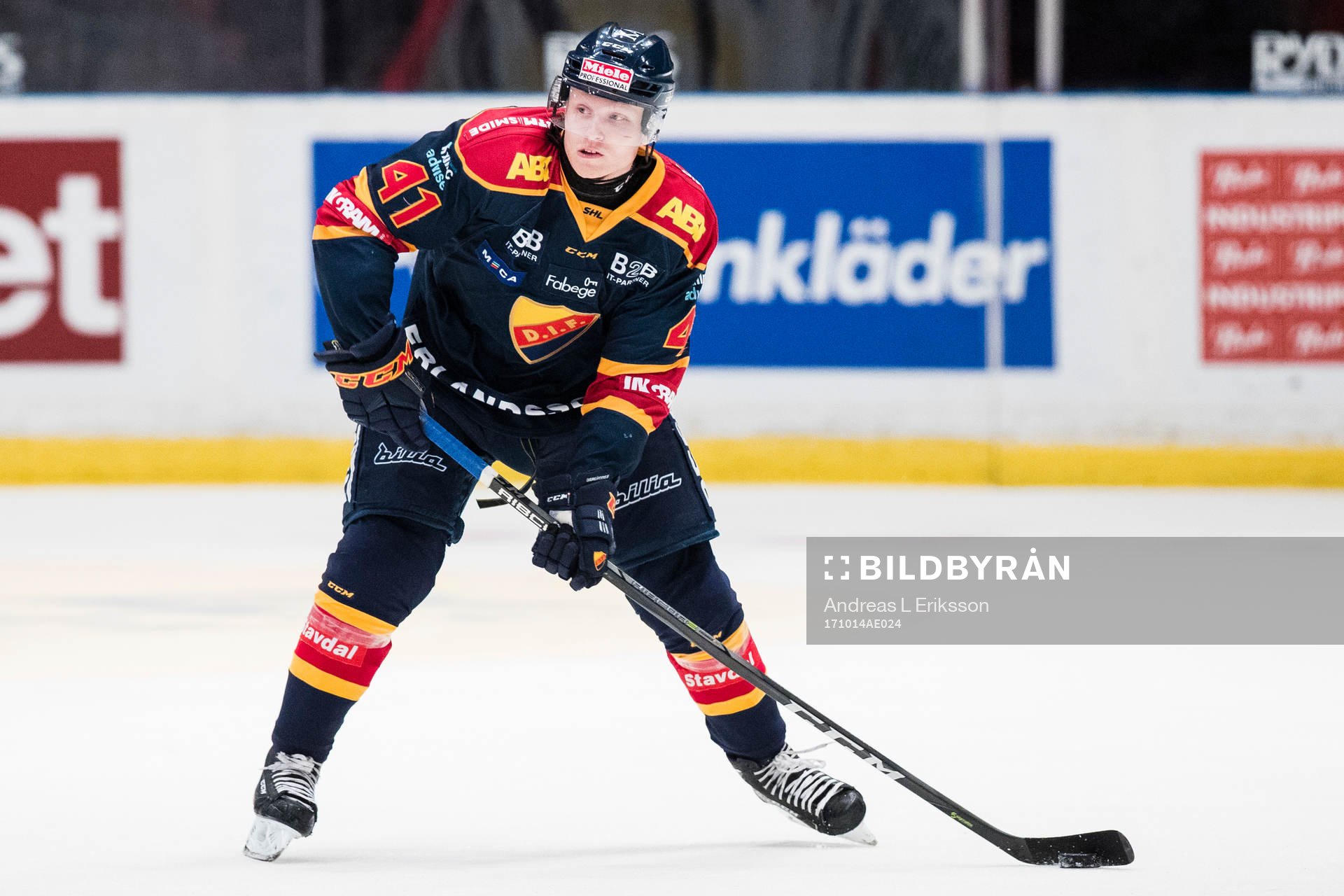 Djurgårdens Alexander Falk med pucken