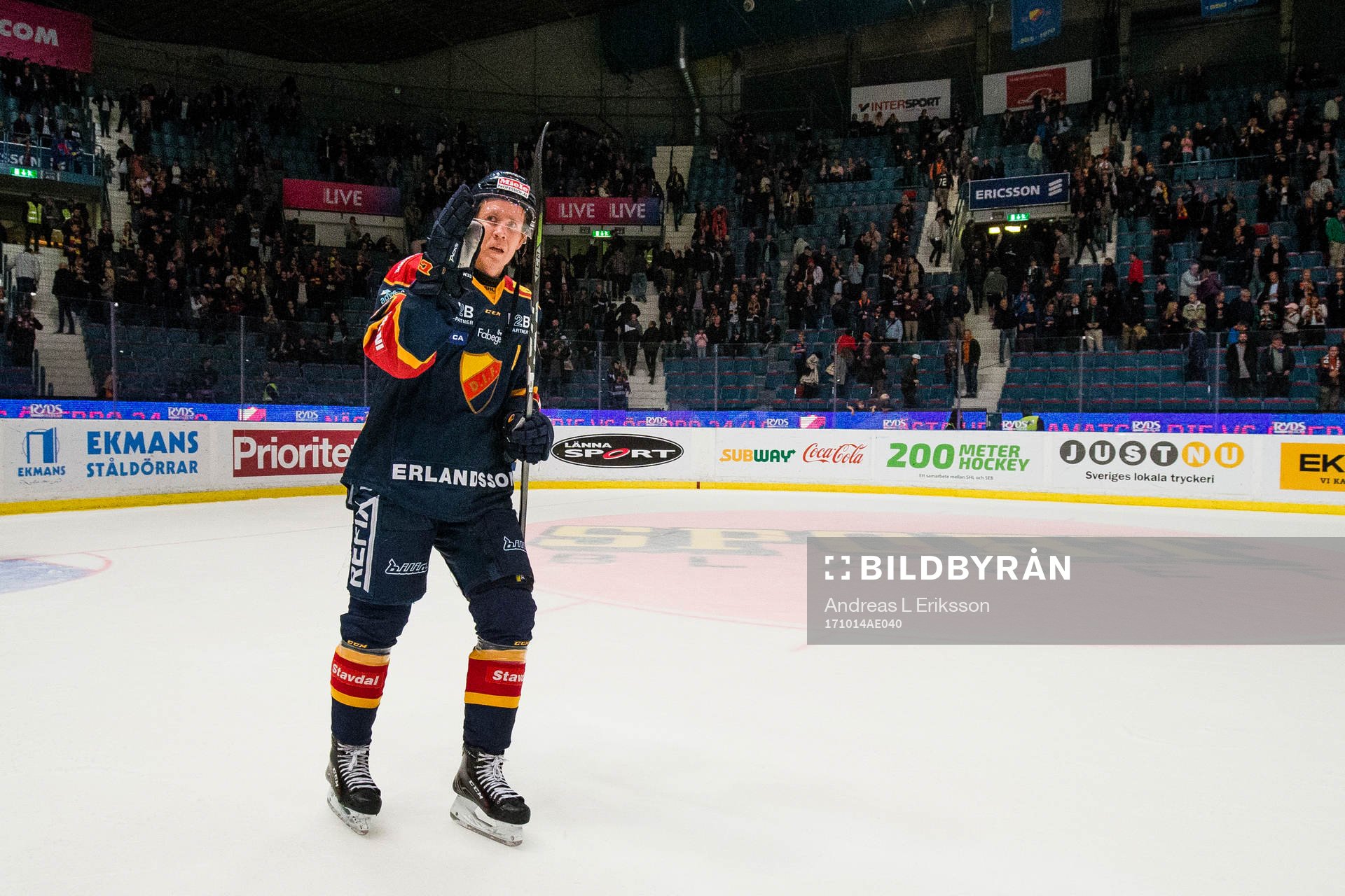 Djurgårdens Andreas Engqvist tackar publiken