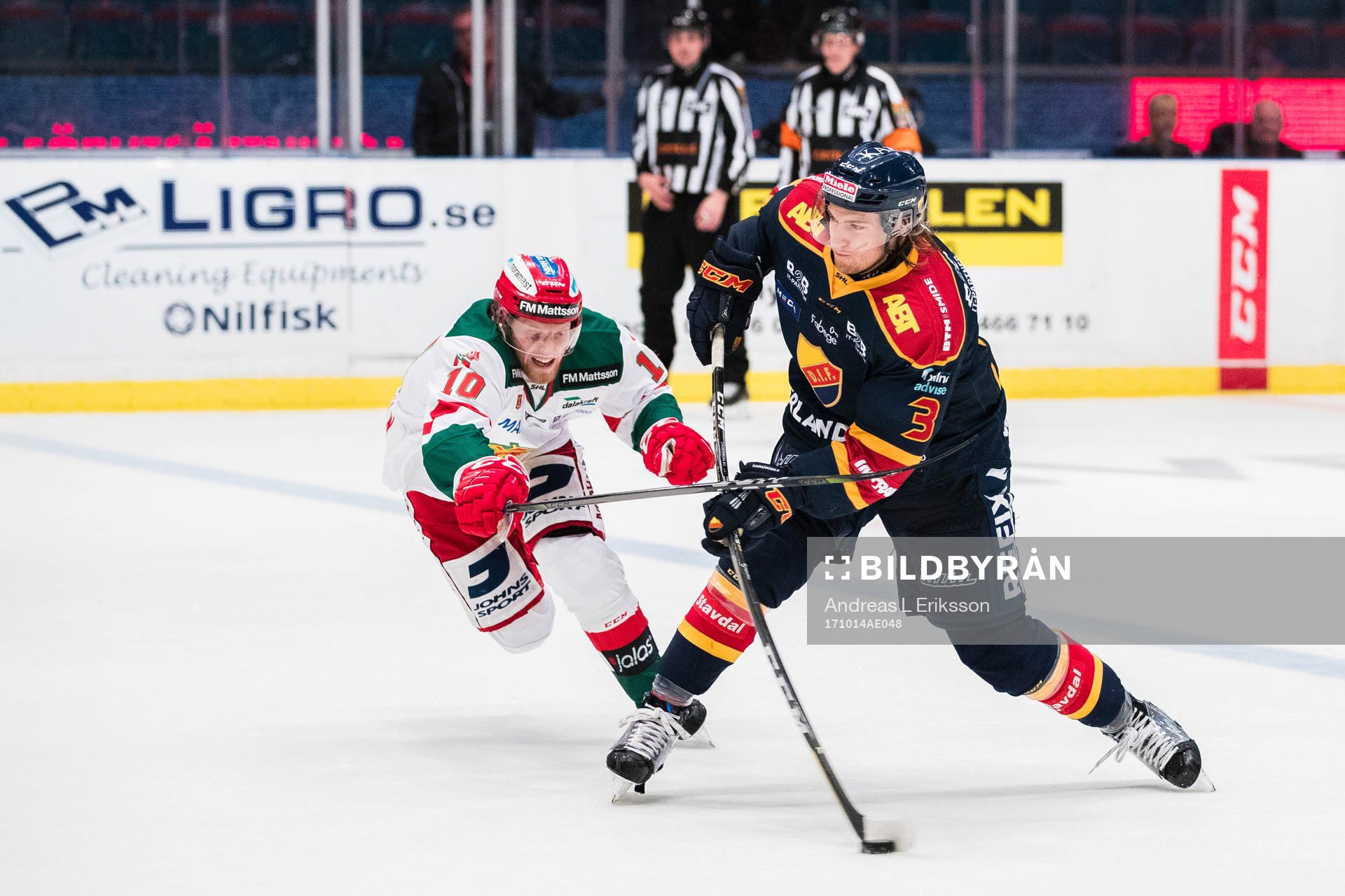 Moras Kristian Jakobsson i ett försök att hindra