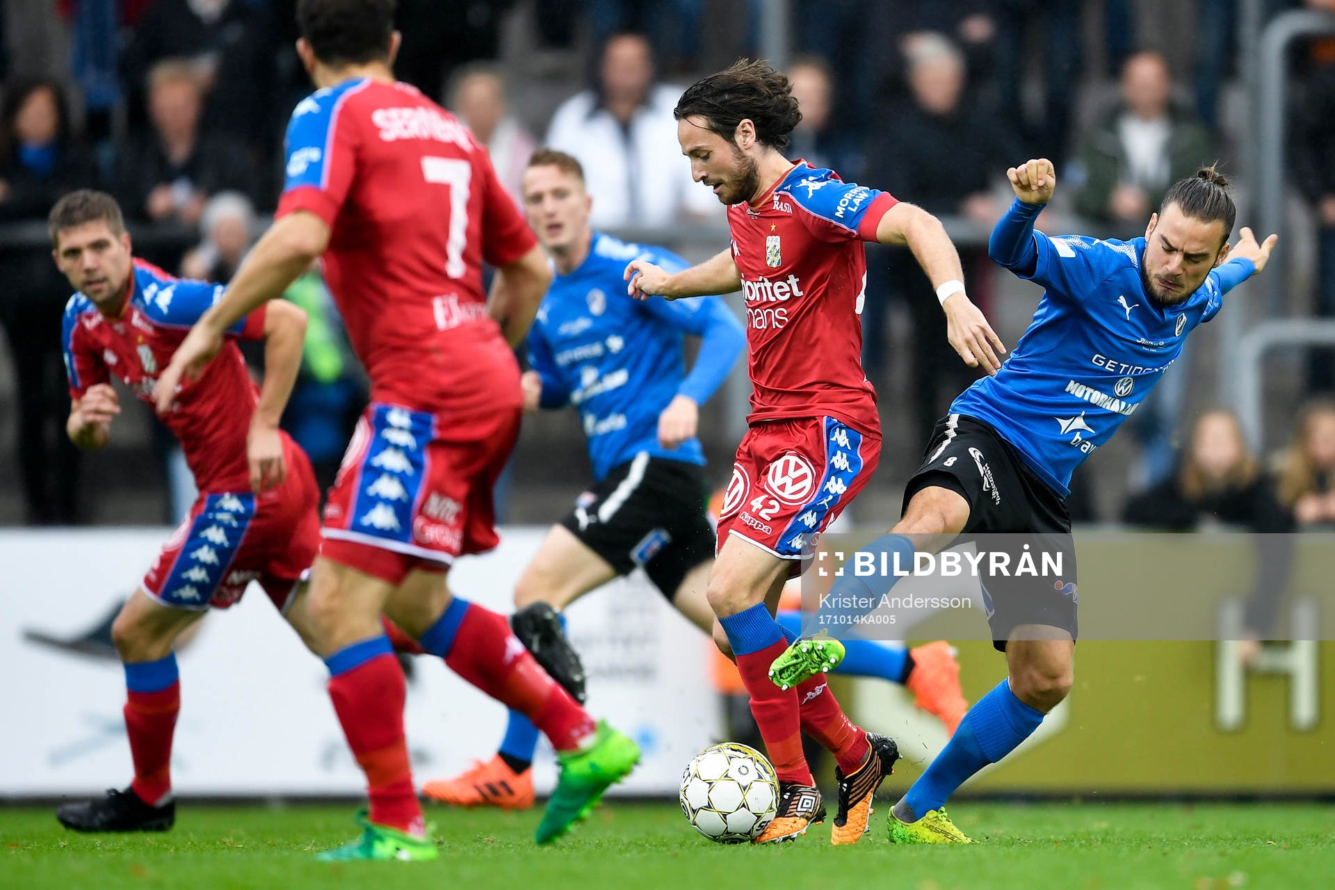 IFK Göteborgs Mikkel Diskerud och Halmstads Pontus Silfwer