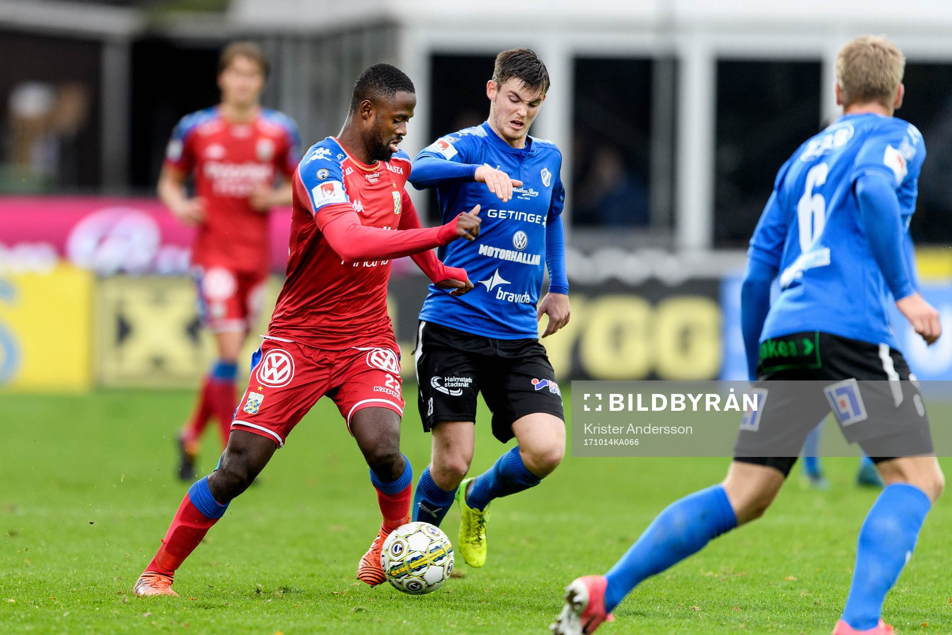 IFK Göteborgs Vajebah Sakor och Halmstads Jonathan Svedberg