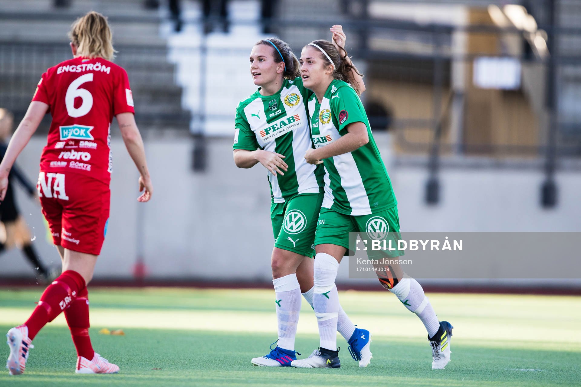 Hammarbys Frida Sjöberg och Filippa Angeldal jublar
