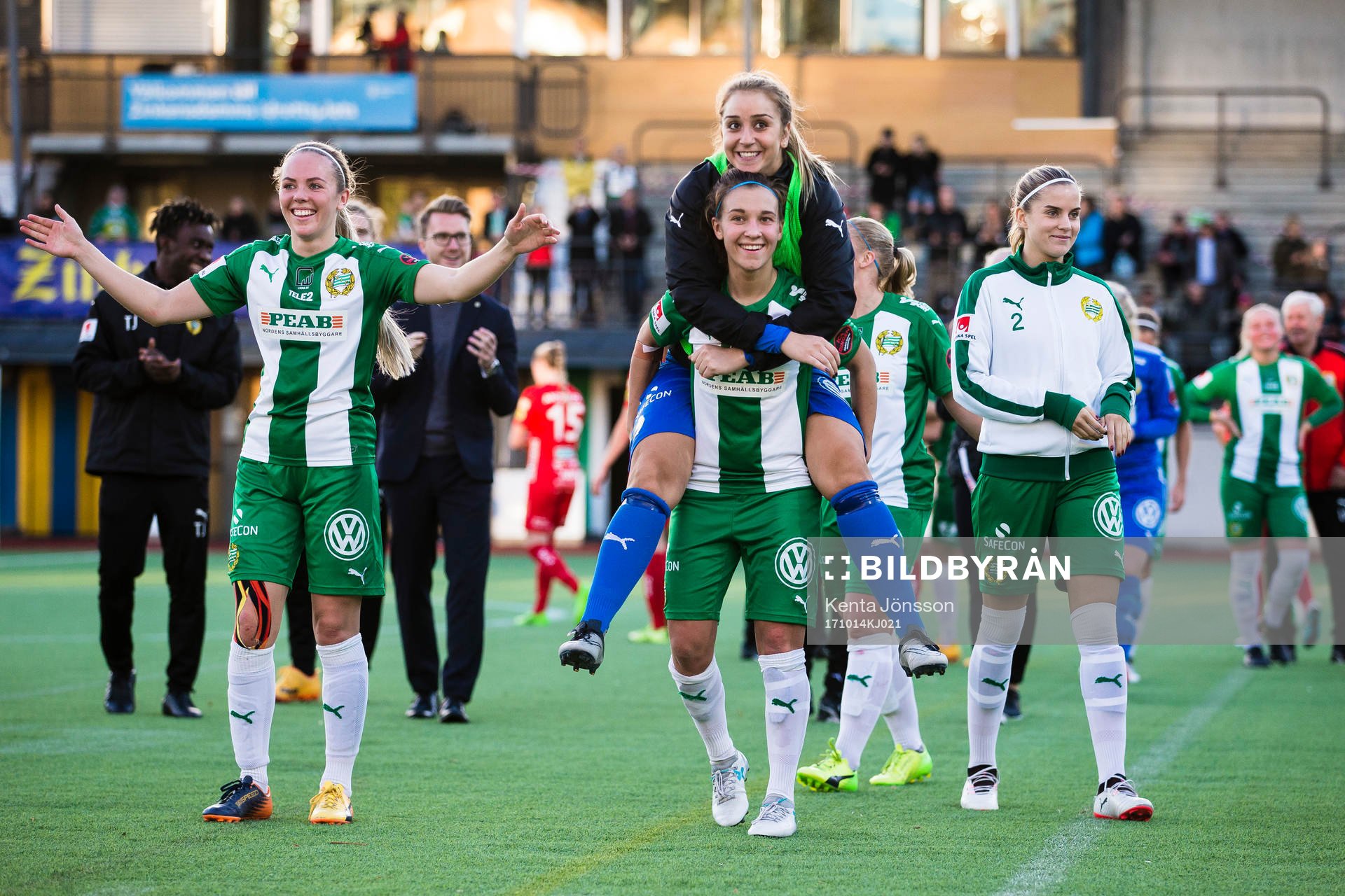 Hammarbys Julia Zigiotti Olme (m) jublar med målvakt