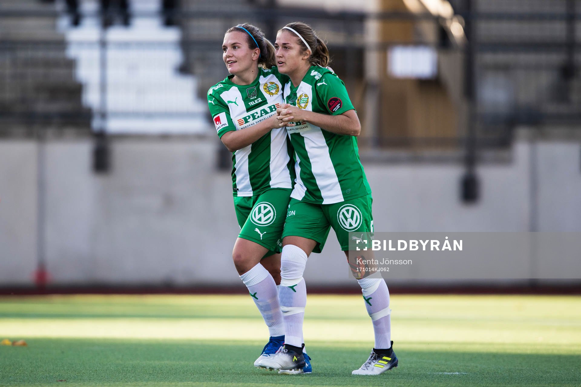 Hammarbys Frida Sjöberg och Filippa Angeldal jublar
