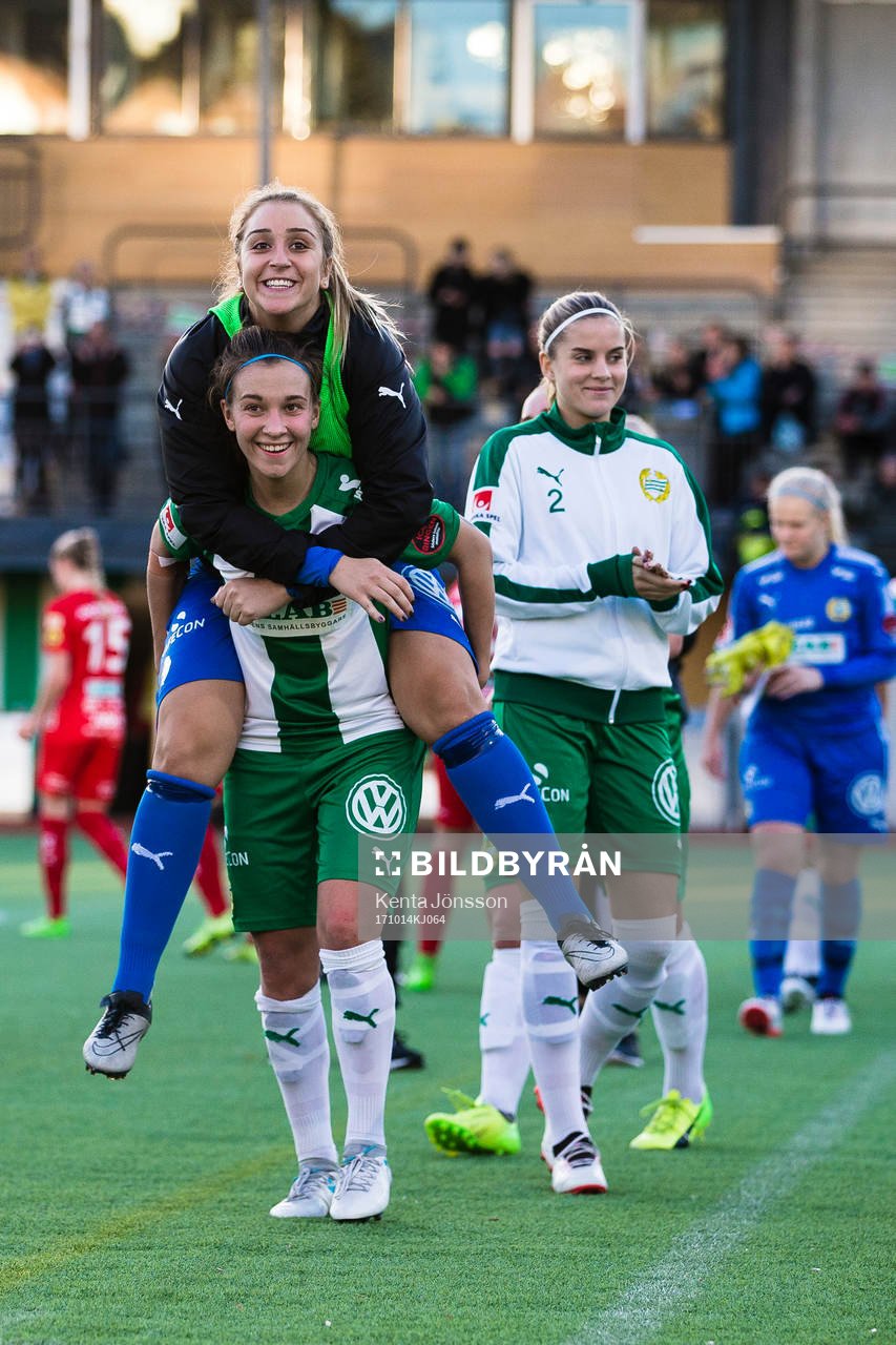 Hammarbys Julia Zigiotti Olme jublar med målvakt Patricia