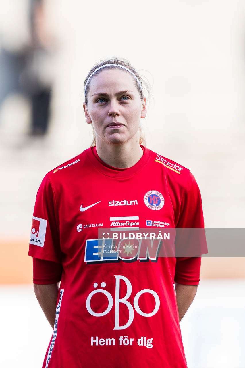 Örebros Lisa Dahlkvist innan fotbollsmatchen i