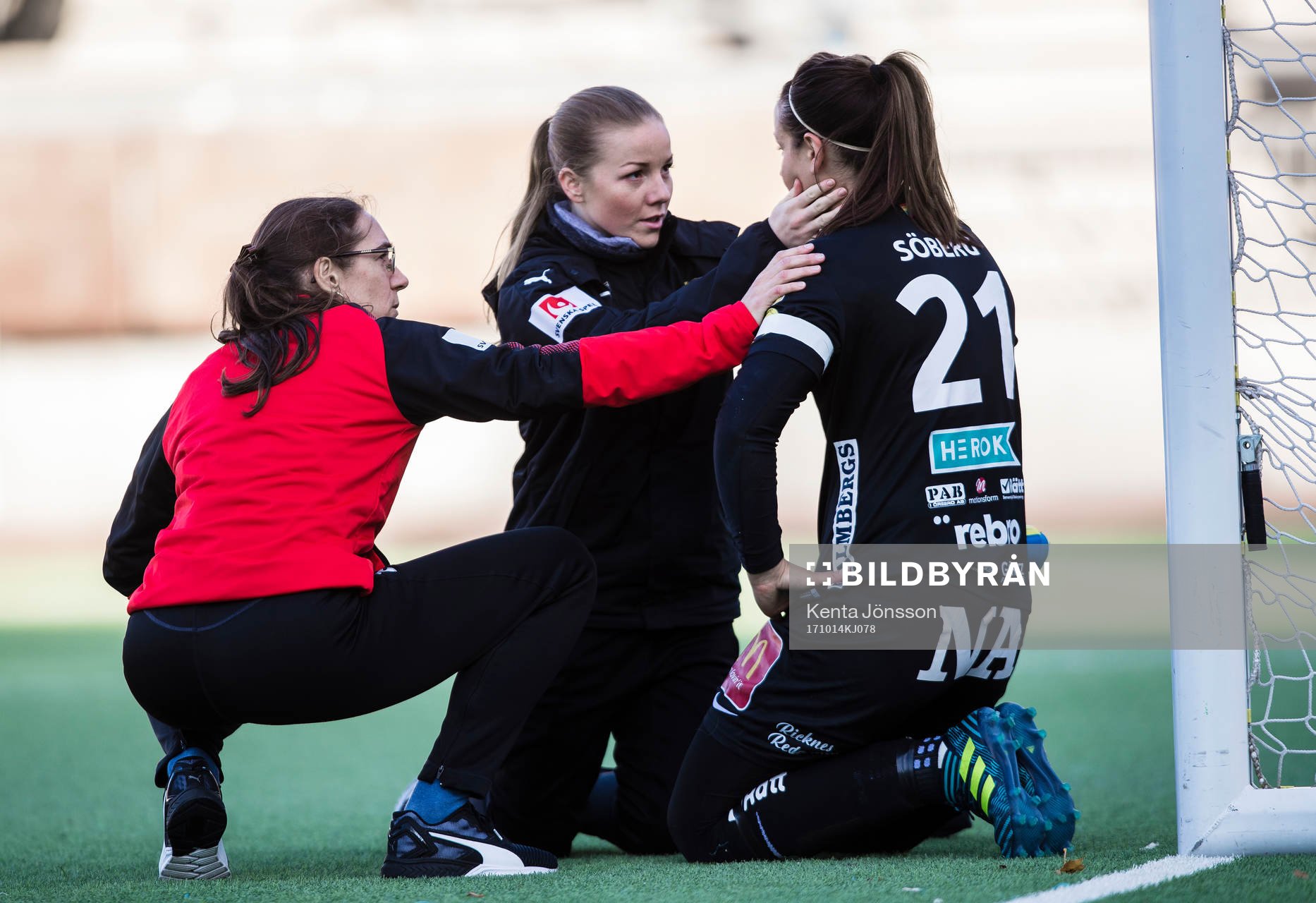 Örebros målvakt Carola Söberg har skadat sig