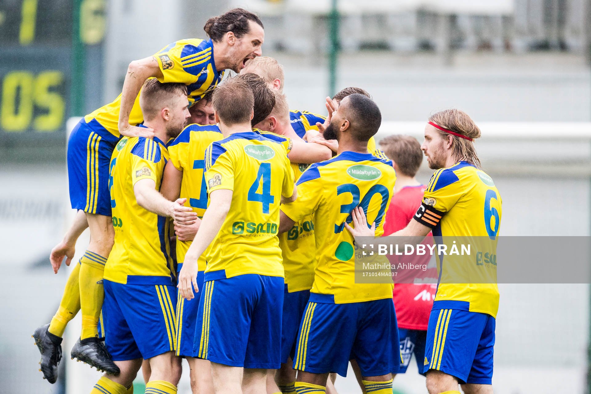 Eskilsminnes spelare jublar