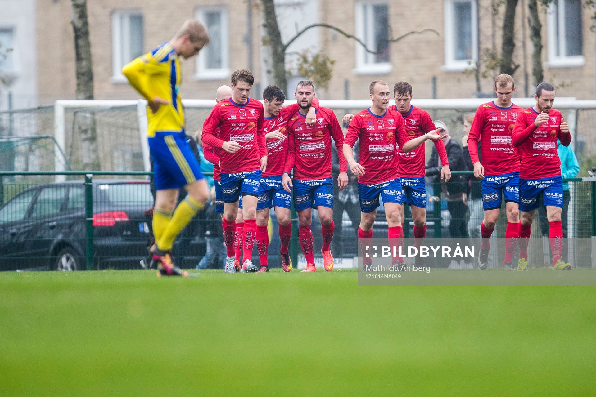 Tvååkers spelare jublar