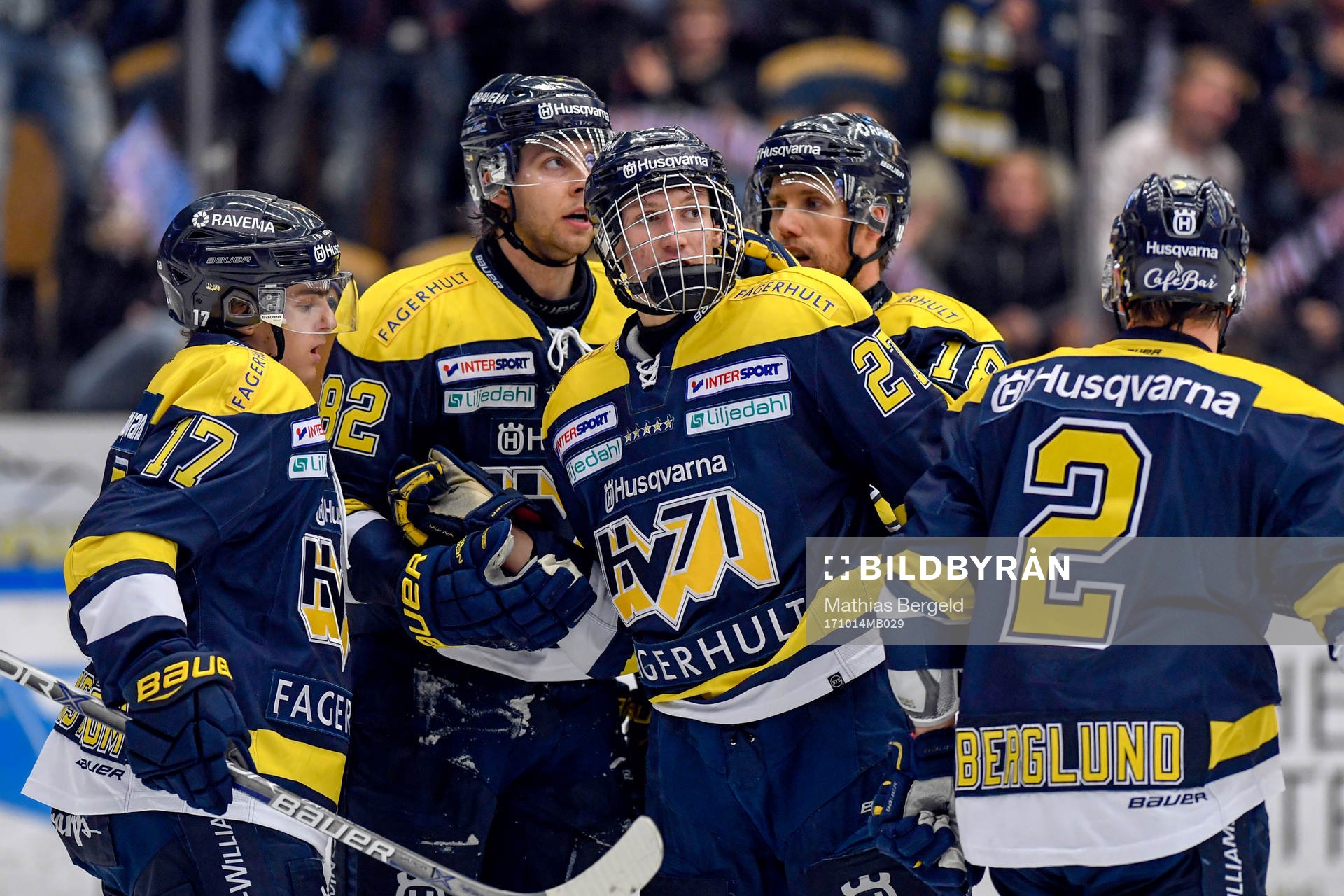 s Kevin Stenlund jublar med lagkamrater