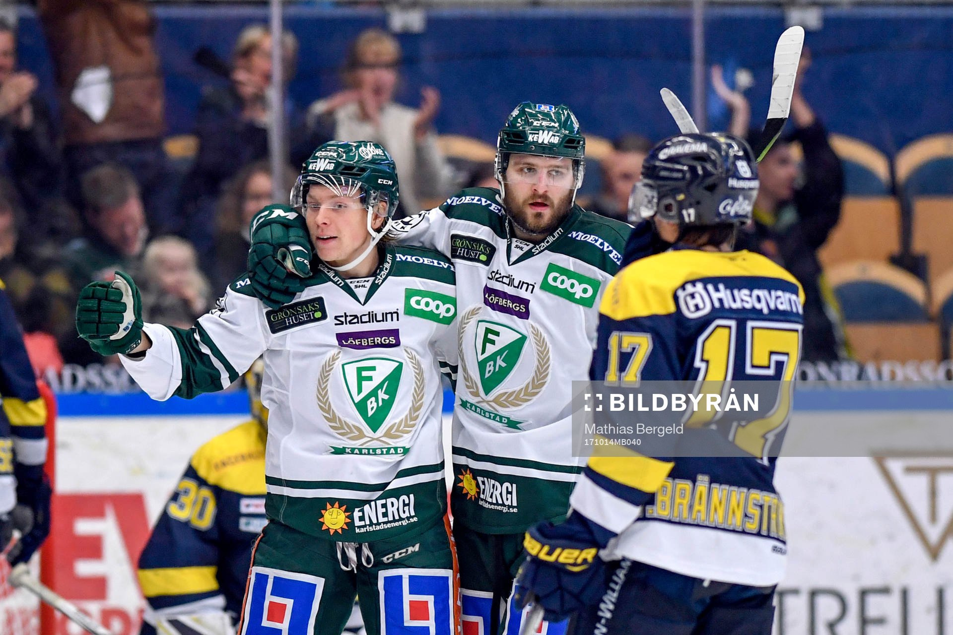 Färjestads Oskar Steen och Mikael Wikstrand jublar