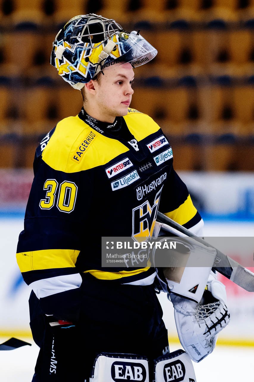 s målvakt Linus Söderström deppar