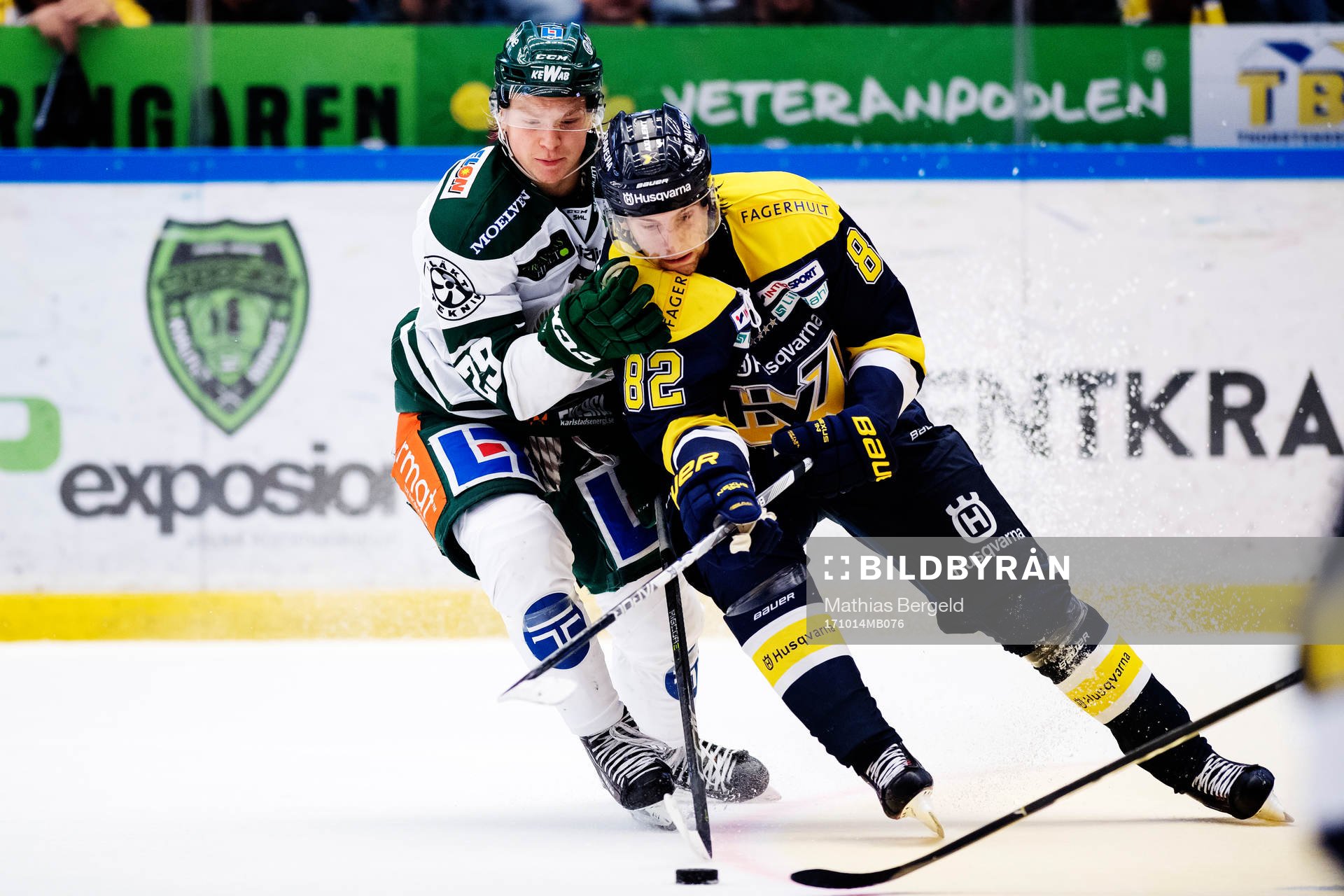 s Kevin Stenlund i kamp om pucken