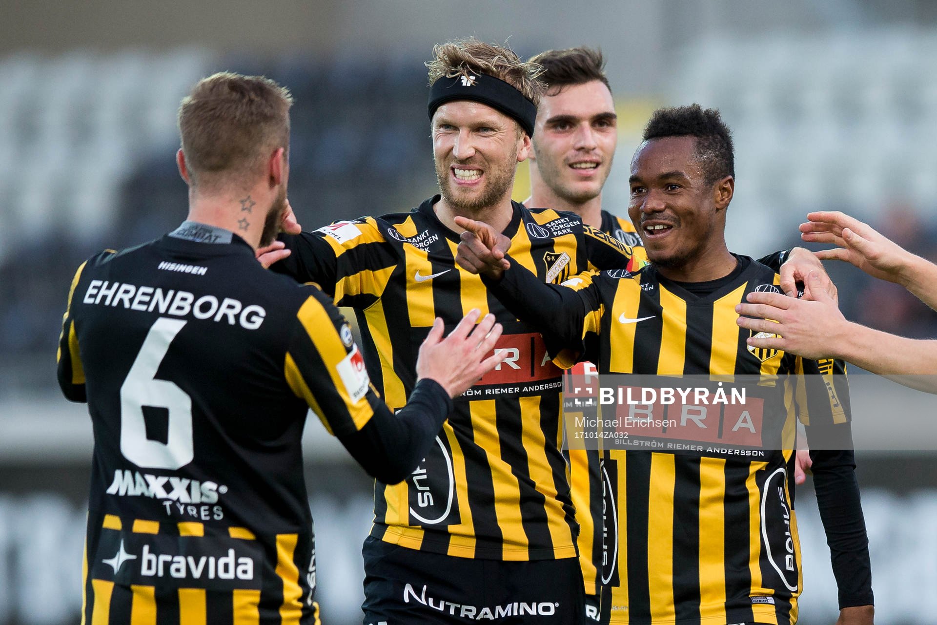 Häckens Nasiru Mohammed jublar ihop med Alexander