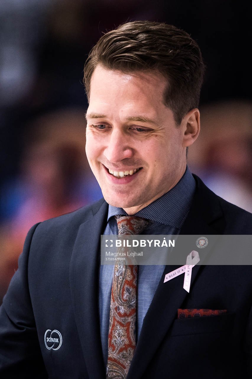 Växjös tränare Sam Hallam   jublar