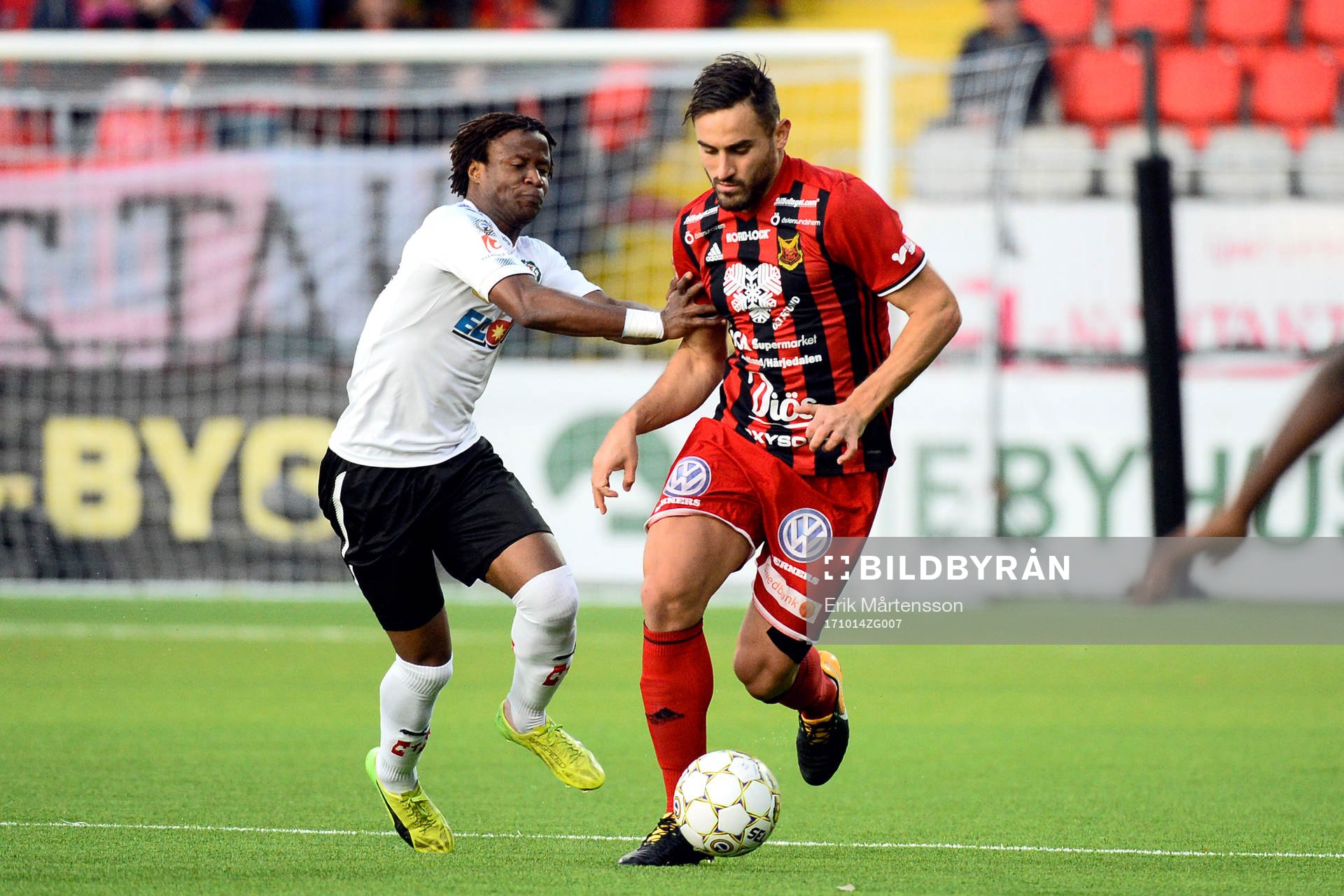 Örebros Kennedy Igboananike och Östersunds Sotirios