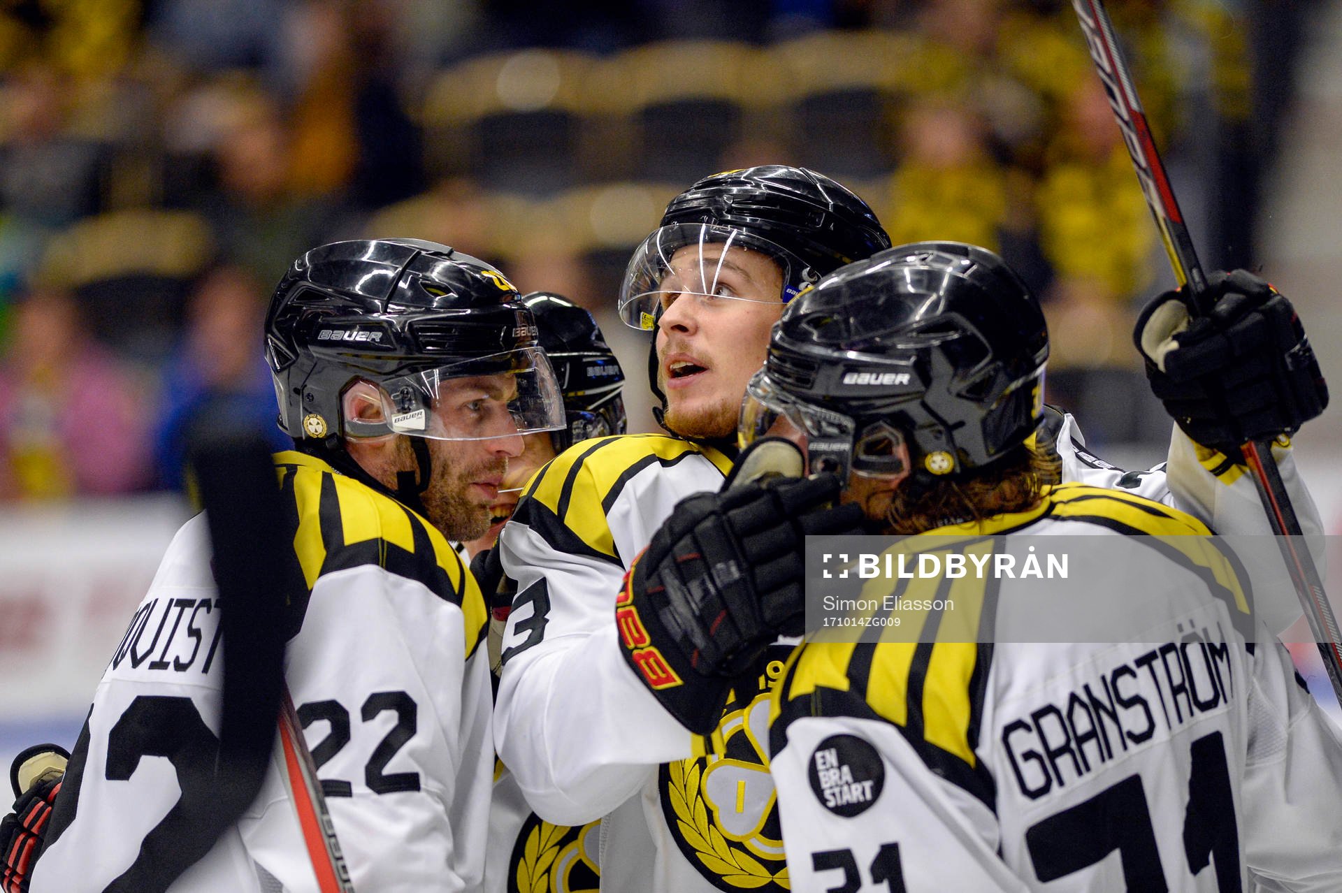 Brynäs Lucas Carlsson jublar med lagkamrater