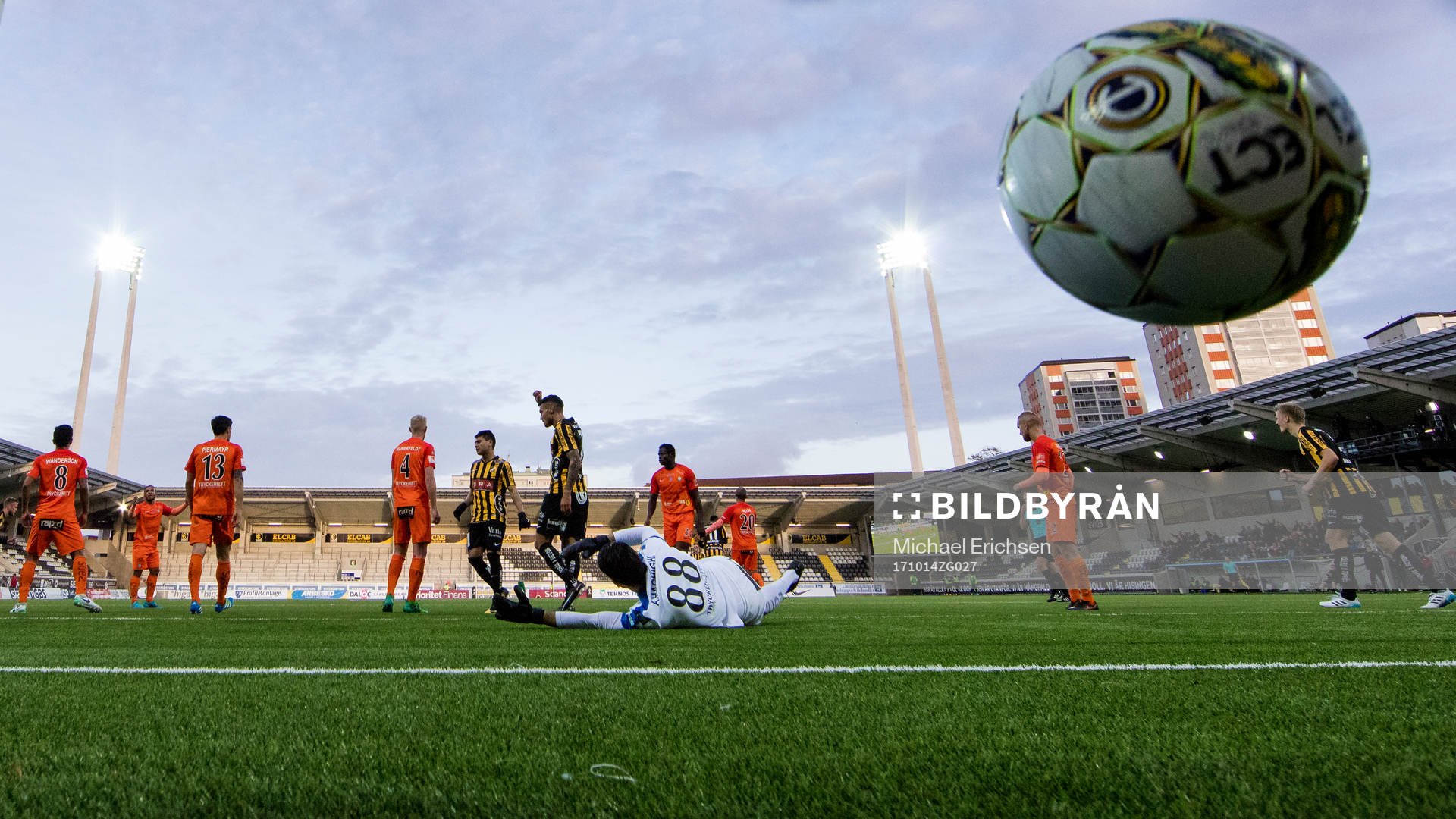Häckens Nasiru Mohammed skjuter 3-0 bakom AFC Eskilstunas