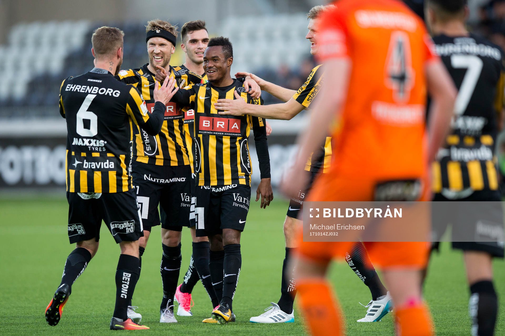 Häckens Nasiru Mohammed jublar ihop med Alexander