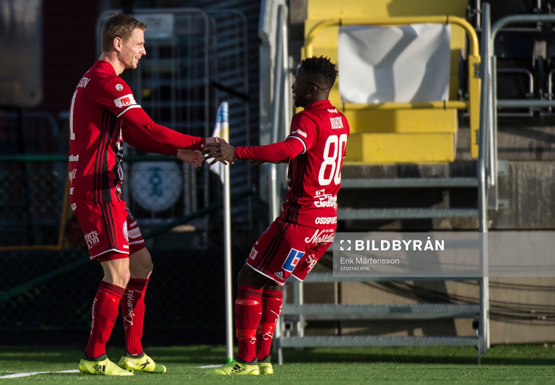 Östersunds Johan Bertilsson och Frank Arhin jublar