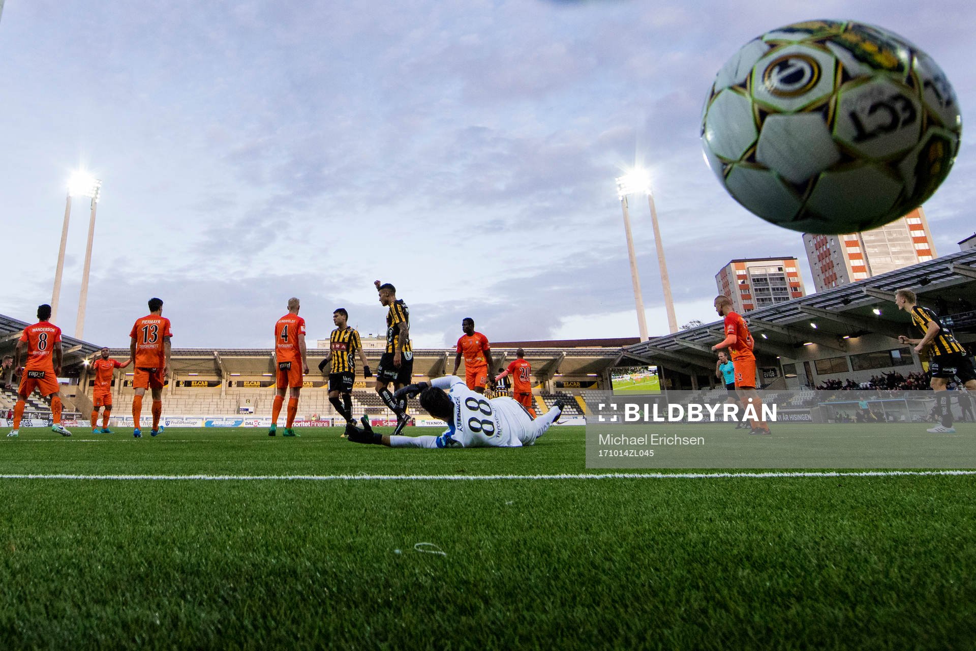 Häckens Nasiru Mohammed skjuter 3-0 bakom AFC Eskilstunas