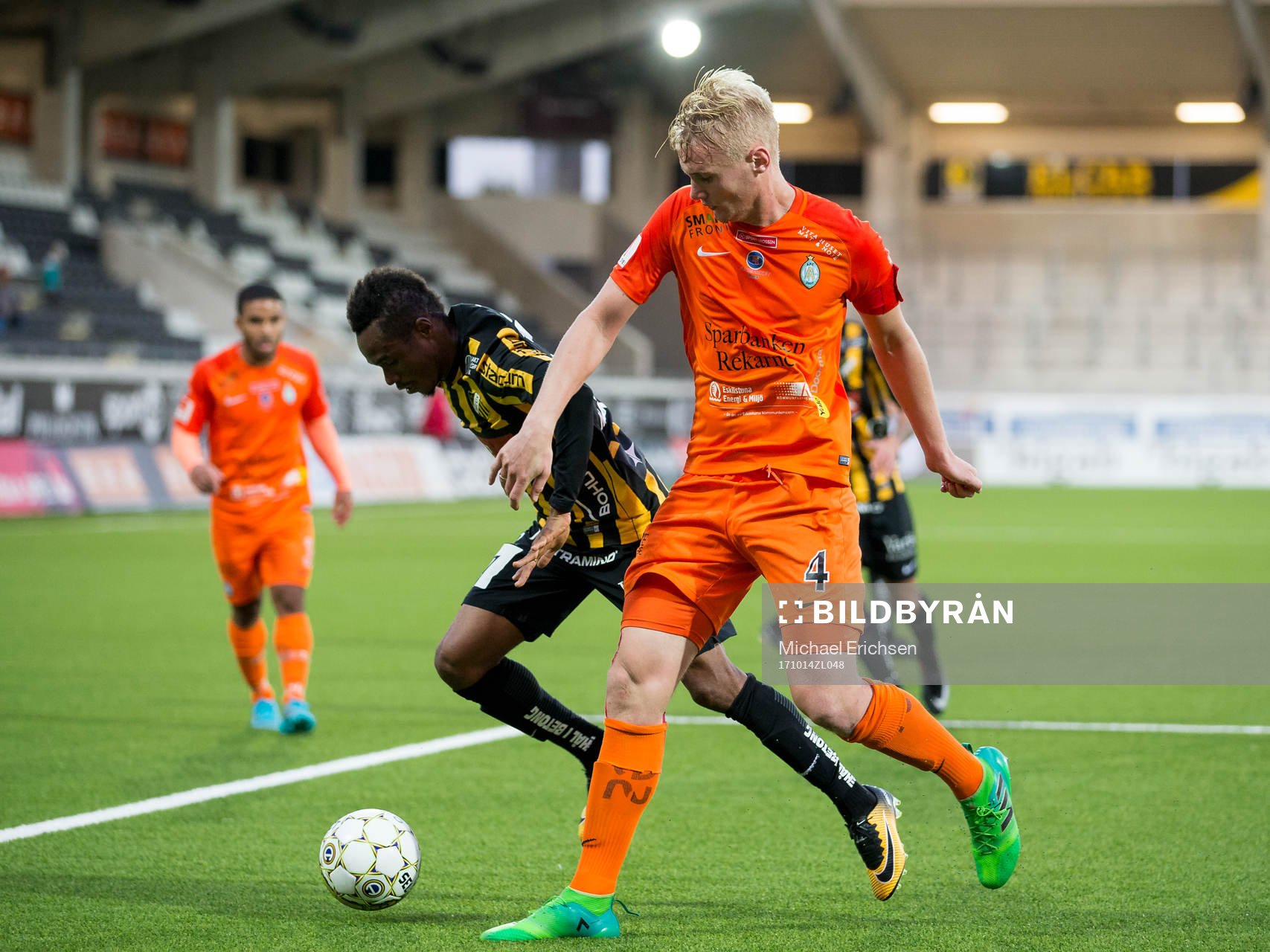 Häckens Nasiru Mohammed mot AFC Eskilstunas Ludvig Öhman