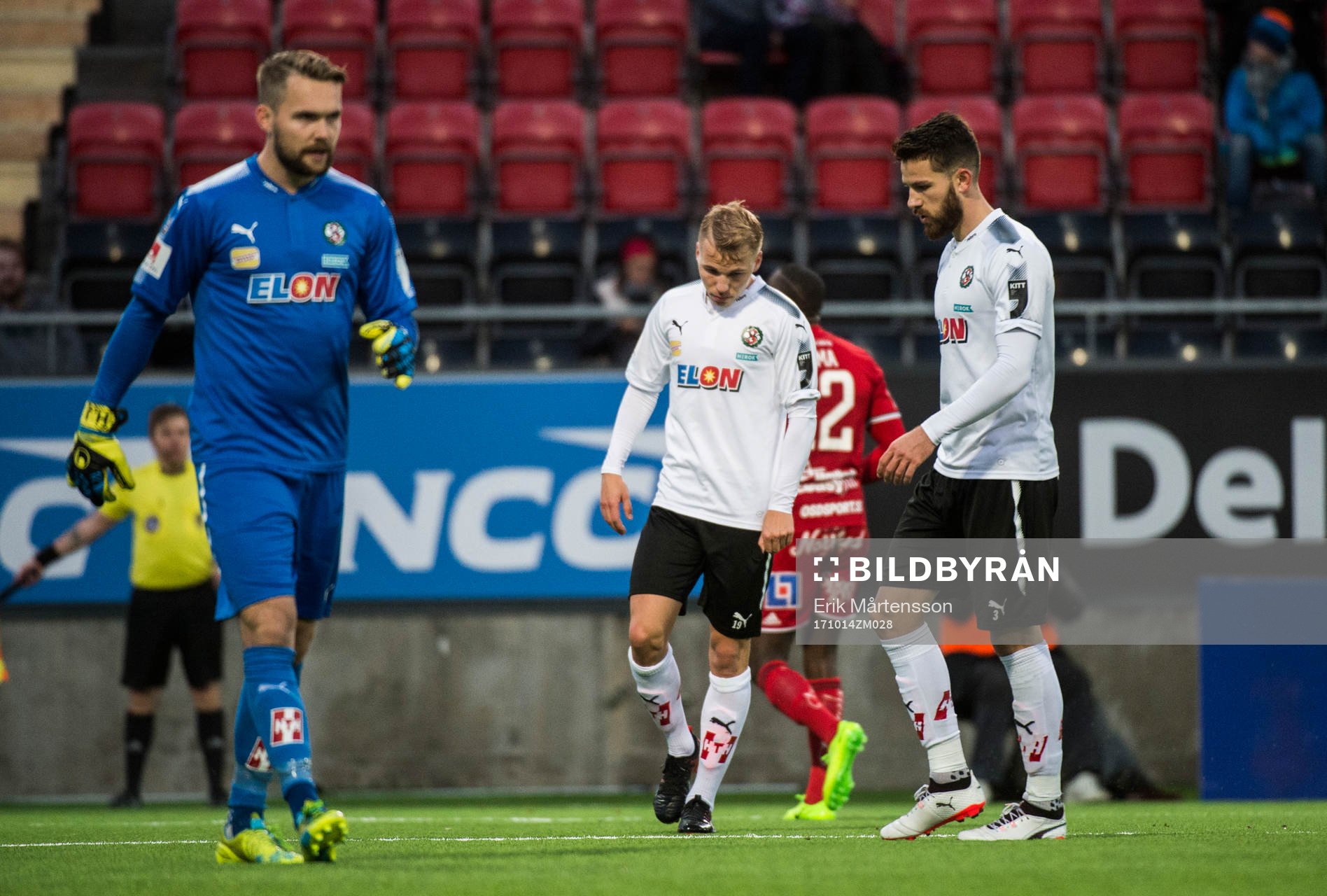 Östersunds målvakt Oscar Jansson och Örebros  Sebastian