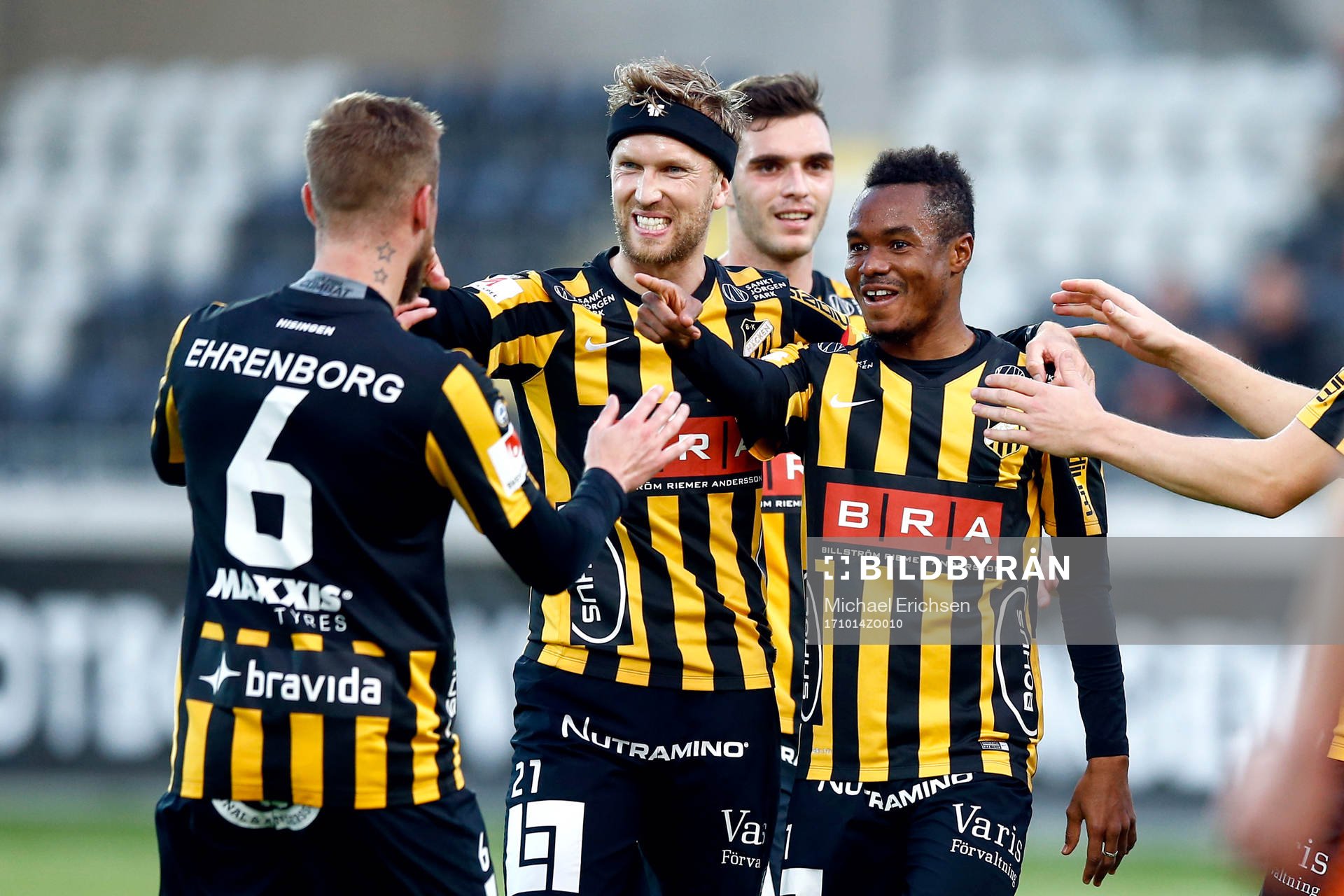 Häckens Nasiru Mohammed jublar med lagkamrater
