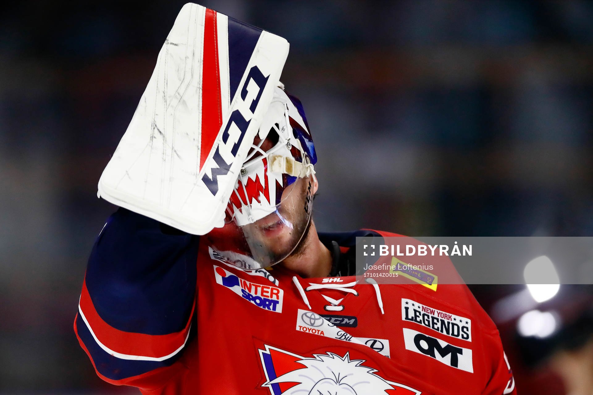 Linköpings målvakt Jonas Gustavsson deppar
