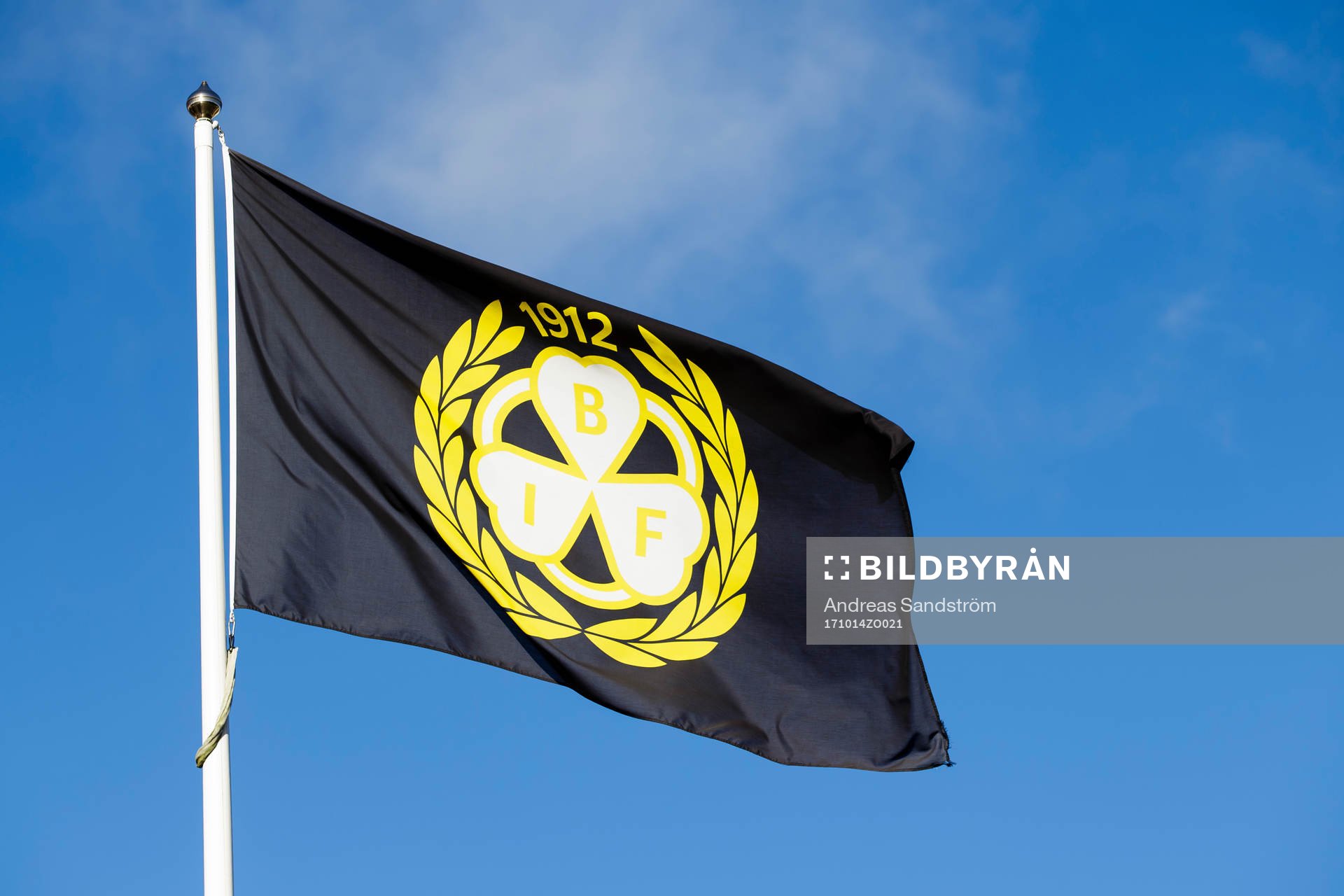 En flagga med Brynäs klubbmärke undanför Gavlerinken