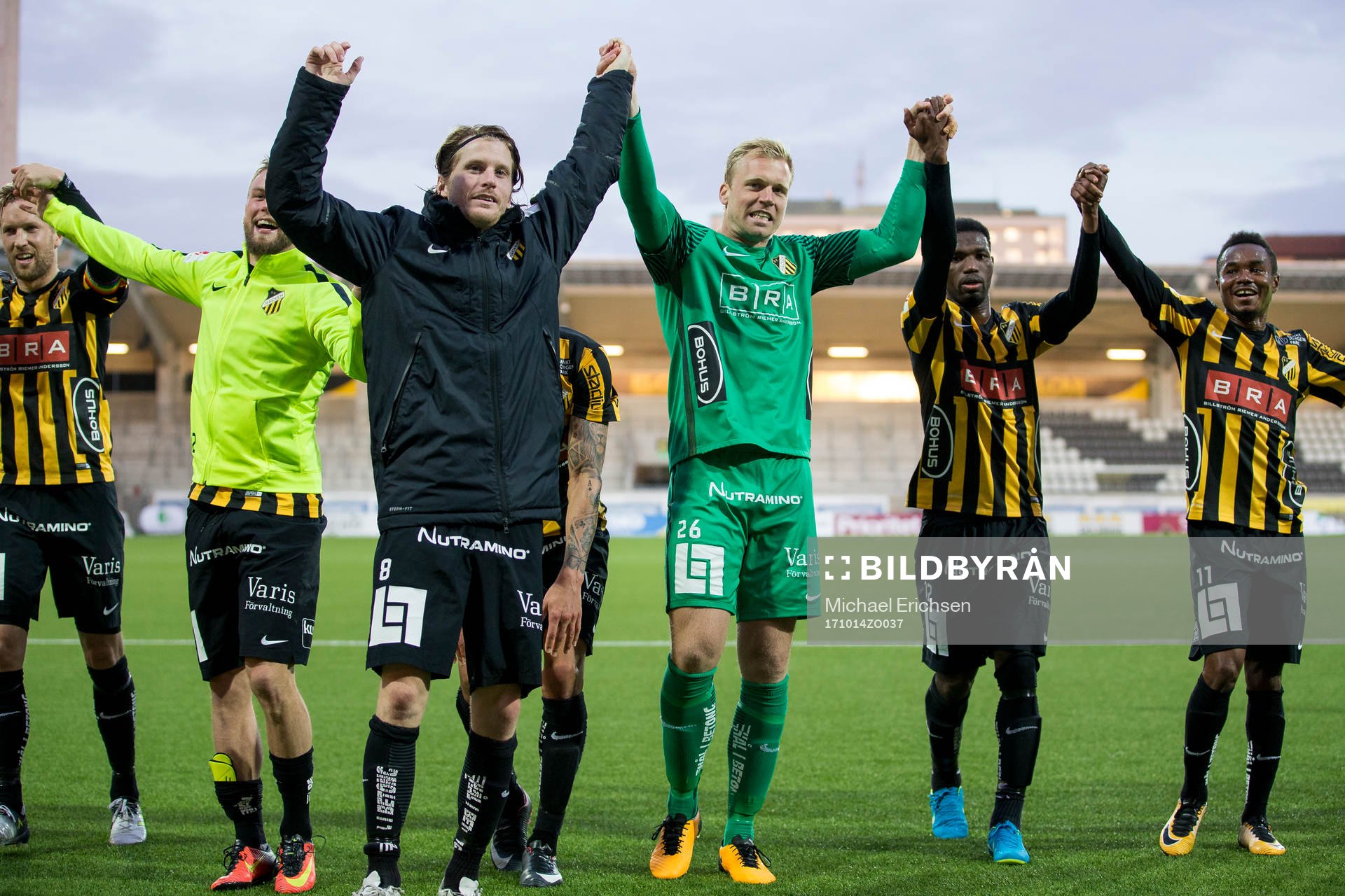 Häckens Erik Friberg, målvakt Peter Abrahamsson ,