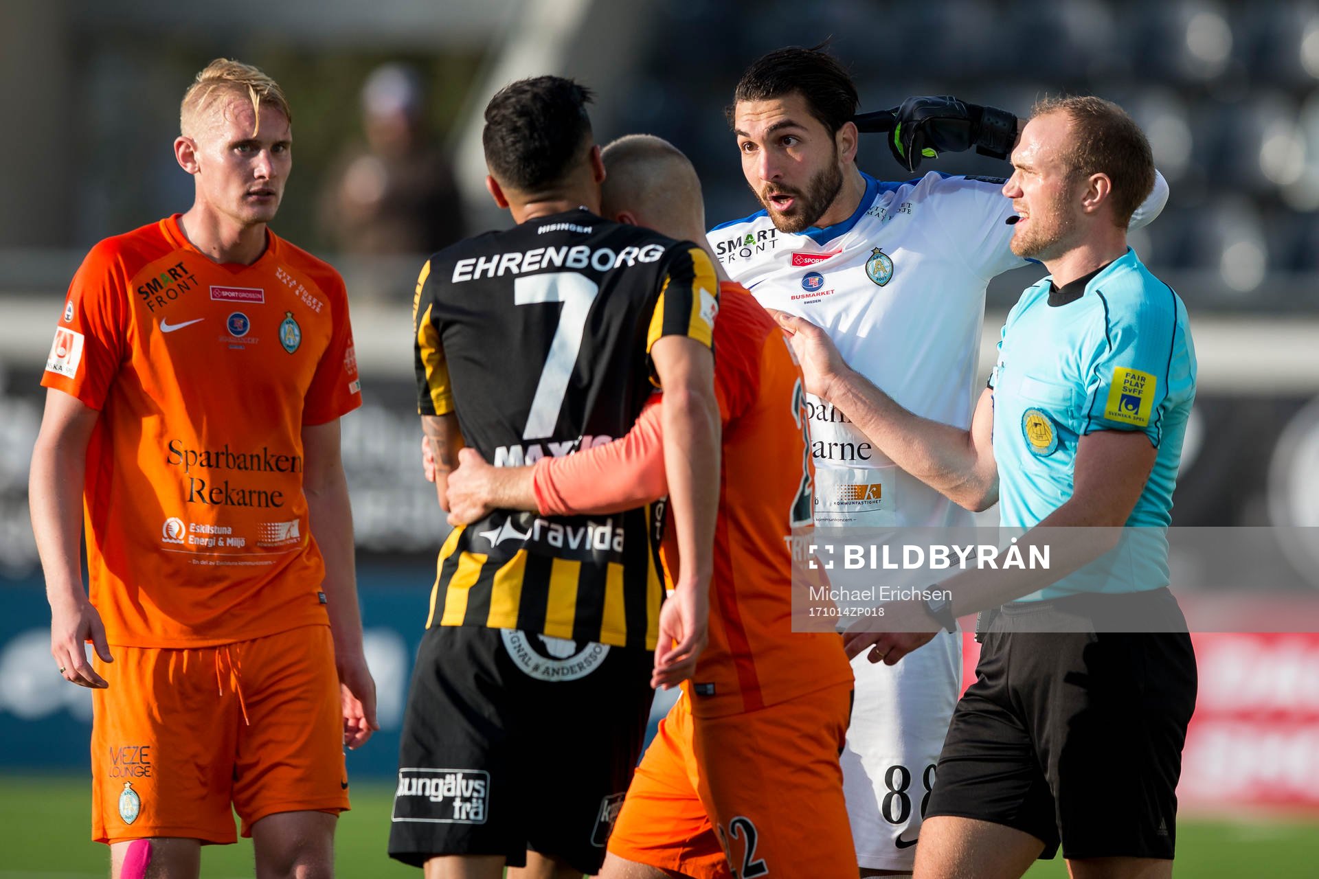 AFC Eskilstunas Målvakt Alireza Haghighi reagerar på