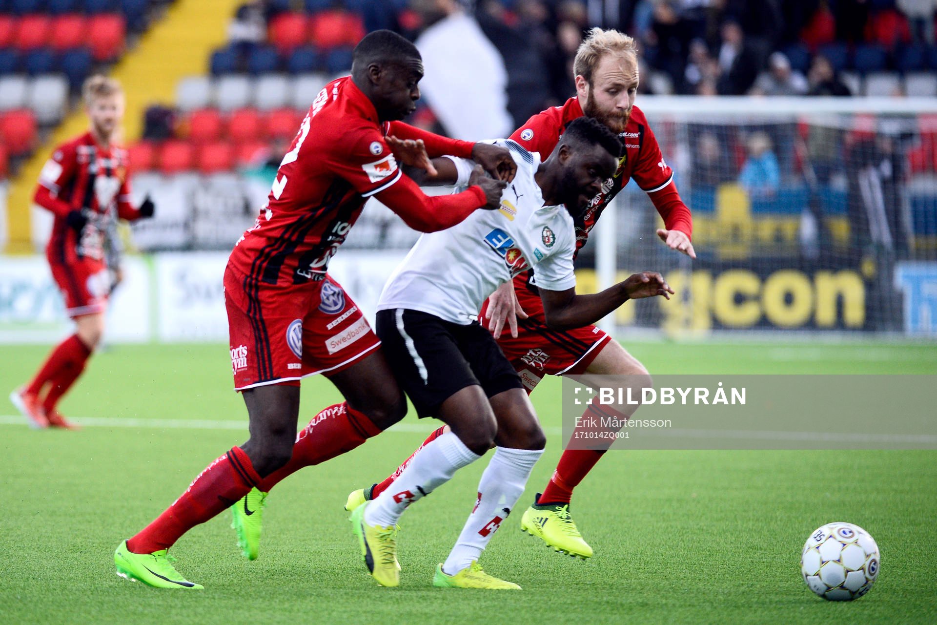 Östersunds Ken Sema och Curtis Edwards och Örebros Maic