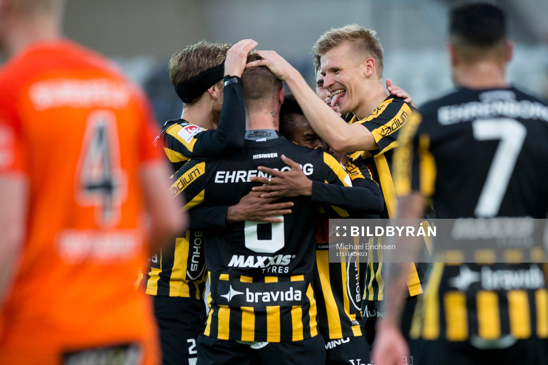 Häckens Nasiru Mohammed jublar och omfamnas