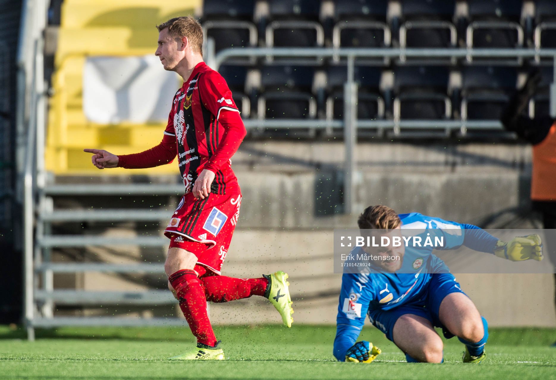 Östersunds Johan Bertilsson firar