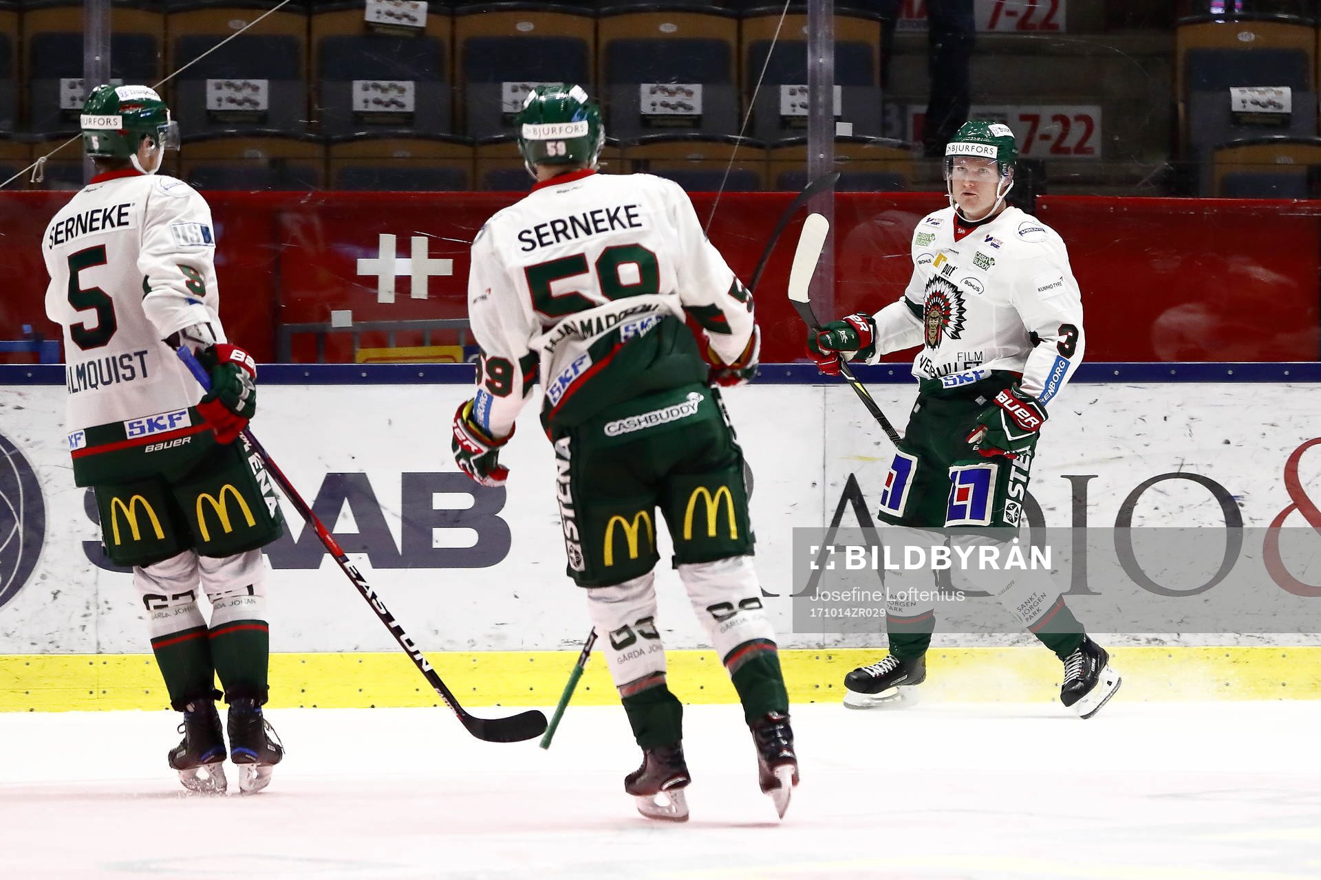 Frölundas Carl Grundström jublar