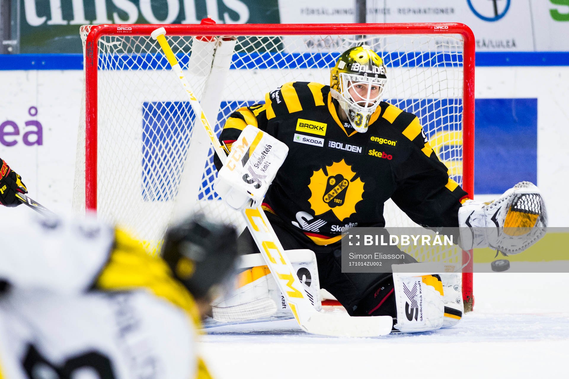 Brynäs Aaron Palushaj skjuter mot Skellefteås målvakt