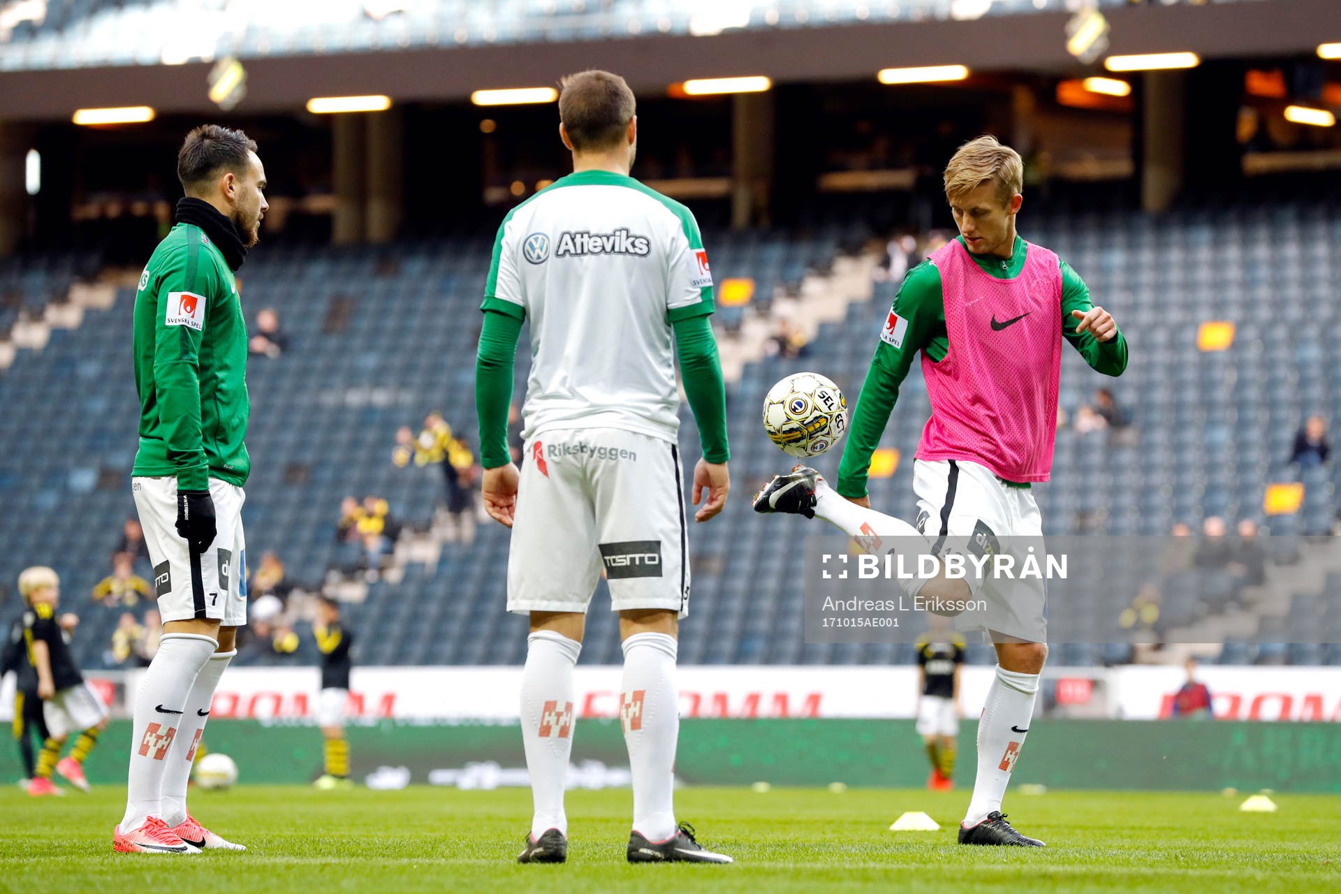 Jönköpings Dzenis Kozica och Jesper Svensson värmer upp