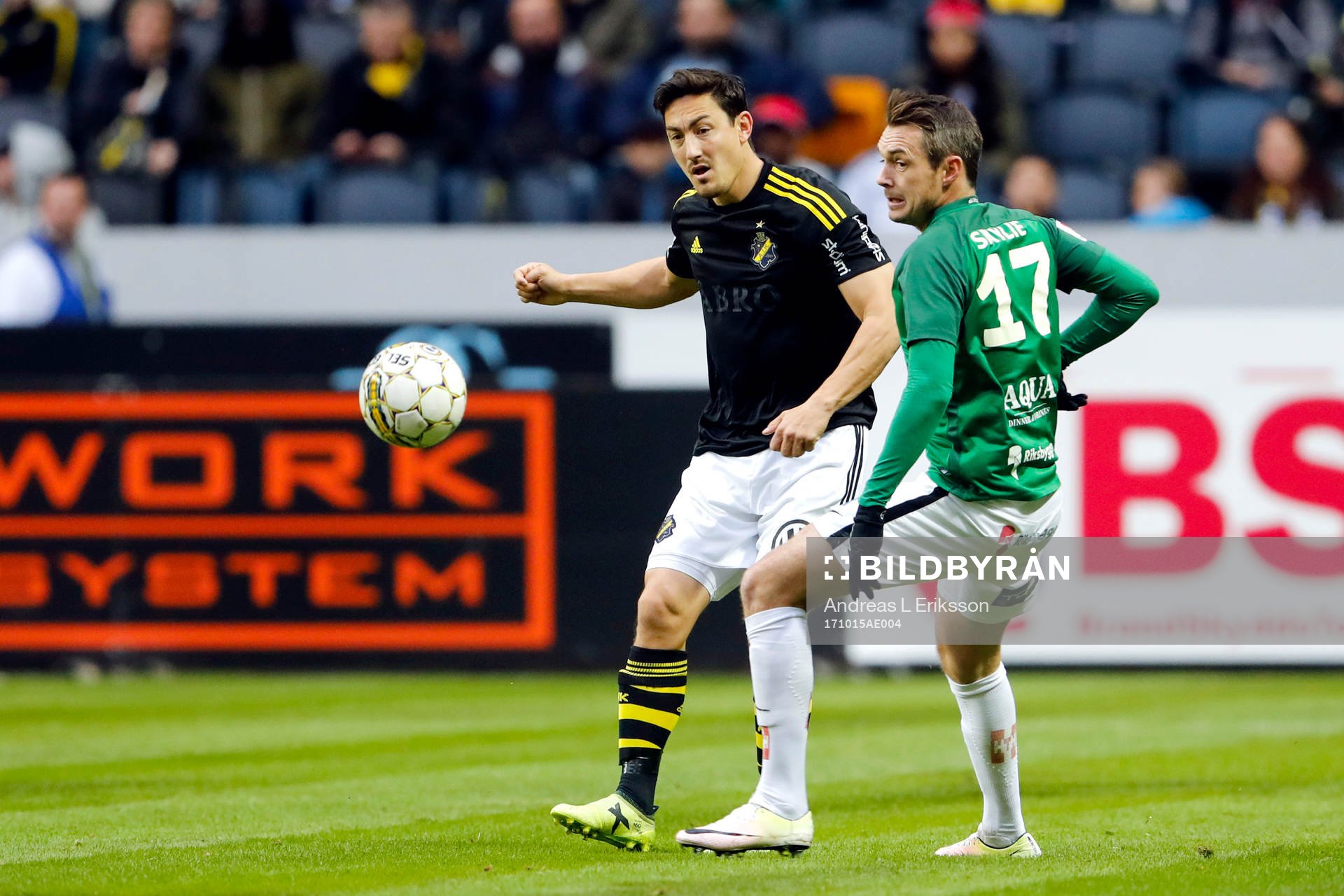 s Stefan Ishizaki och Jönköpings Daryl Smylie