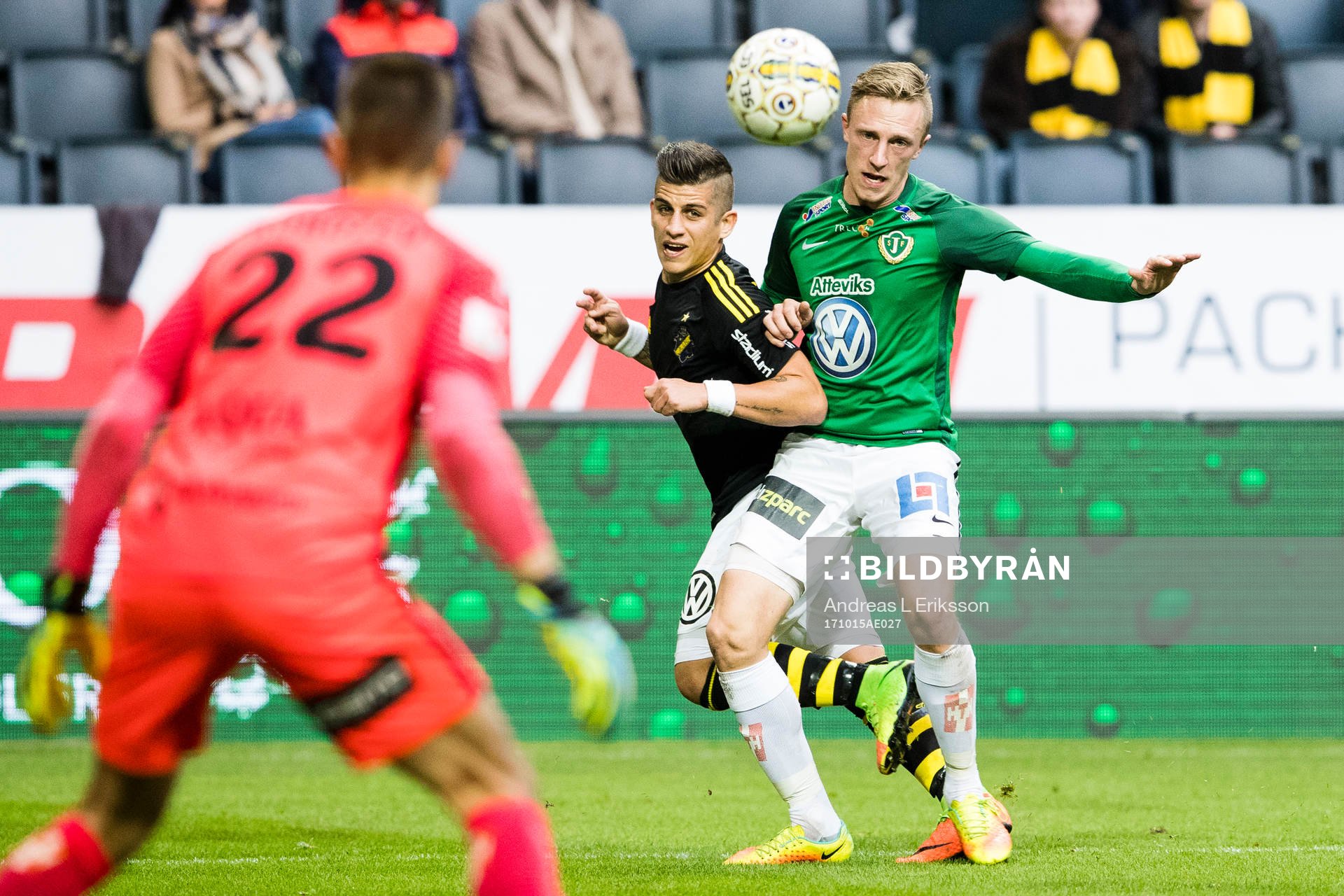 s Nicolas Marcelo Stefanelli med ett inlägg förbi