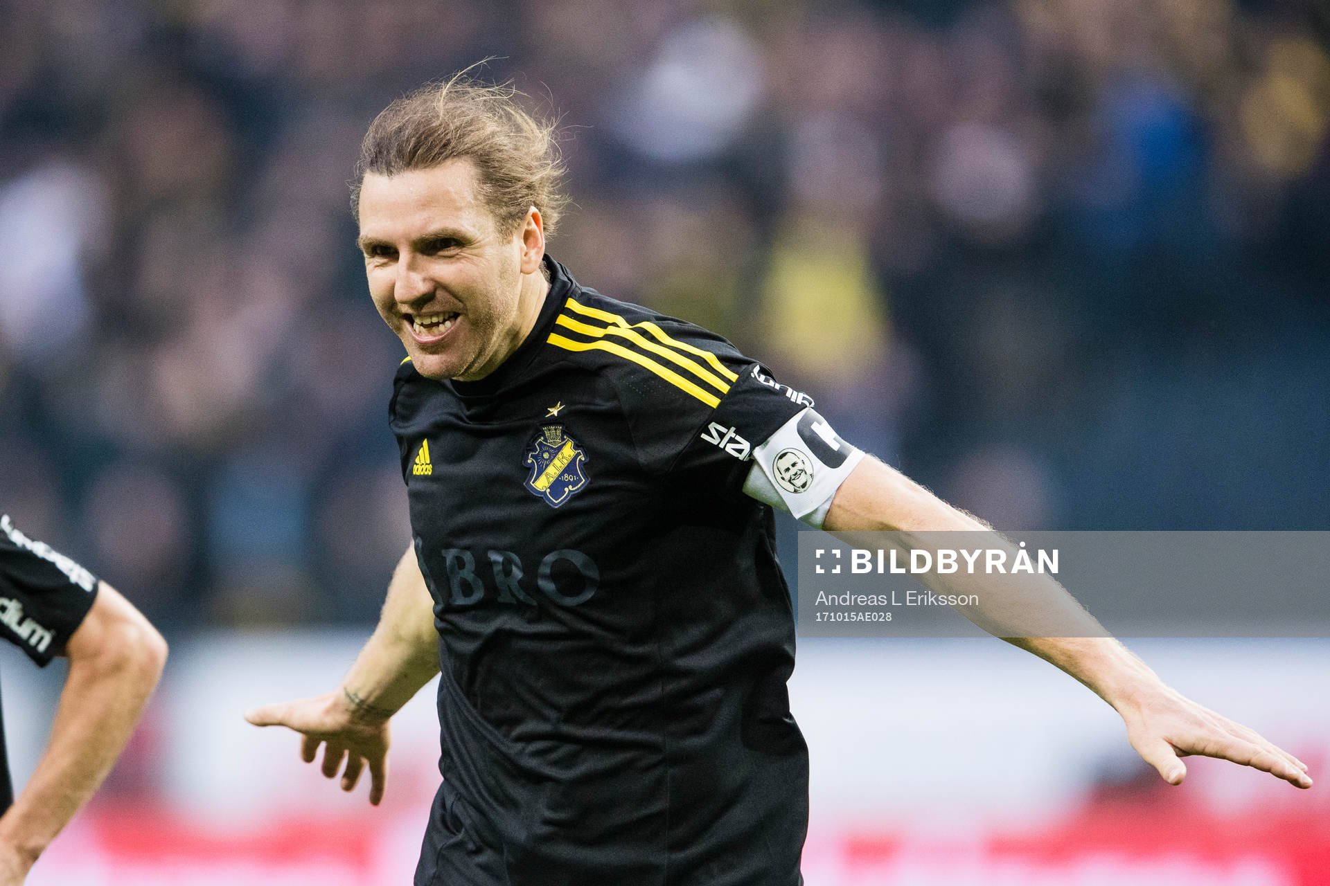 AIK:s Nils-Eric Johansson jublar efter att ha gjort 2-0 för AIK under fotbollsmatchen i Allsvenskan mellan AIK och Jönköping den 15 oktober 2017 i Stockholm.