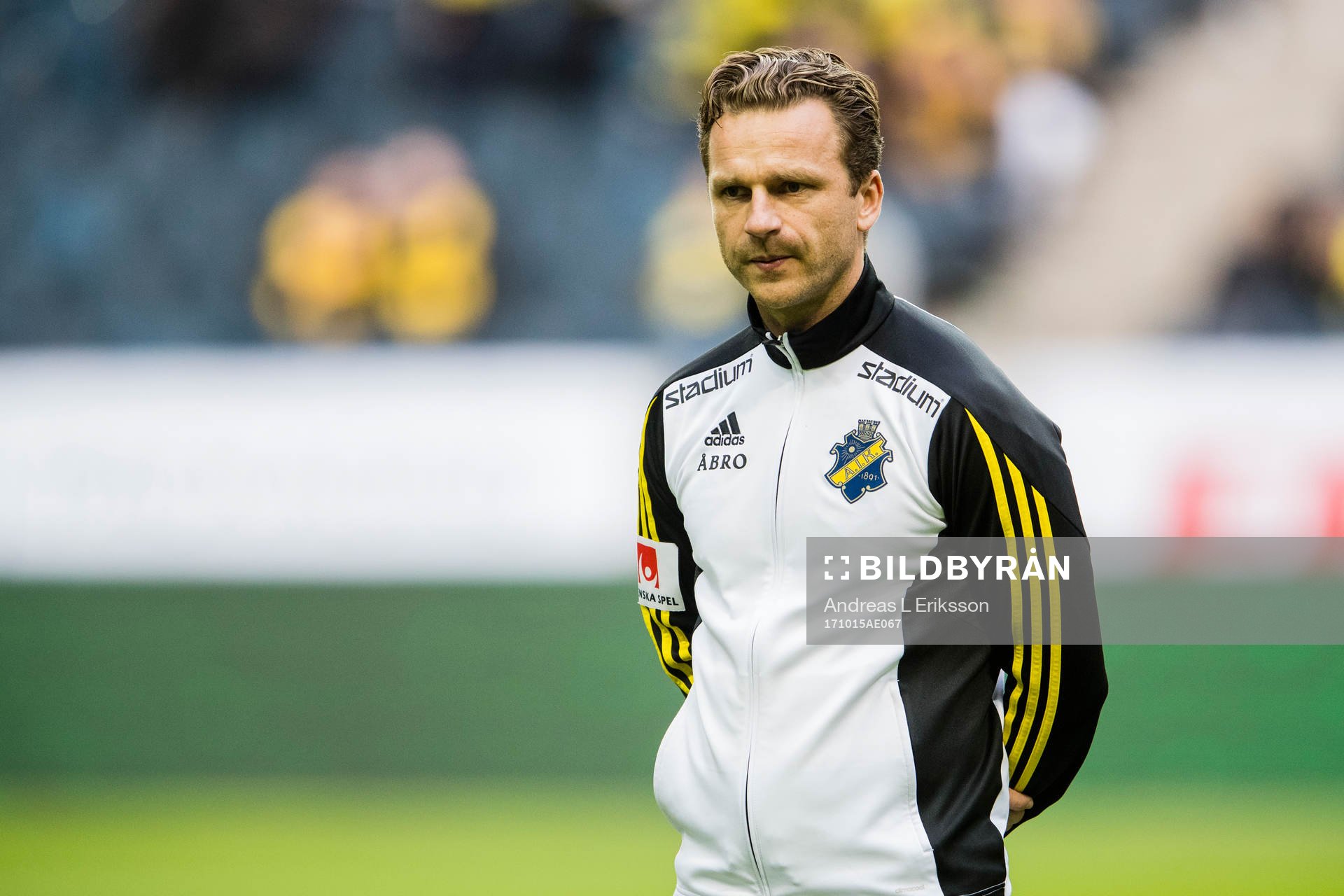 s assisterande tränare Bartosz Grzelak innan