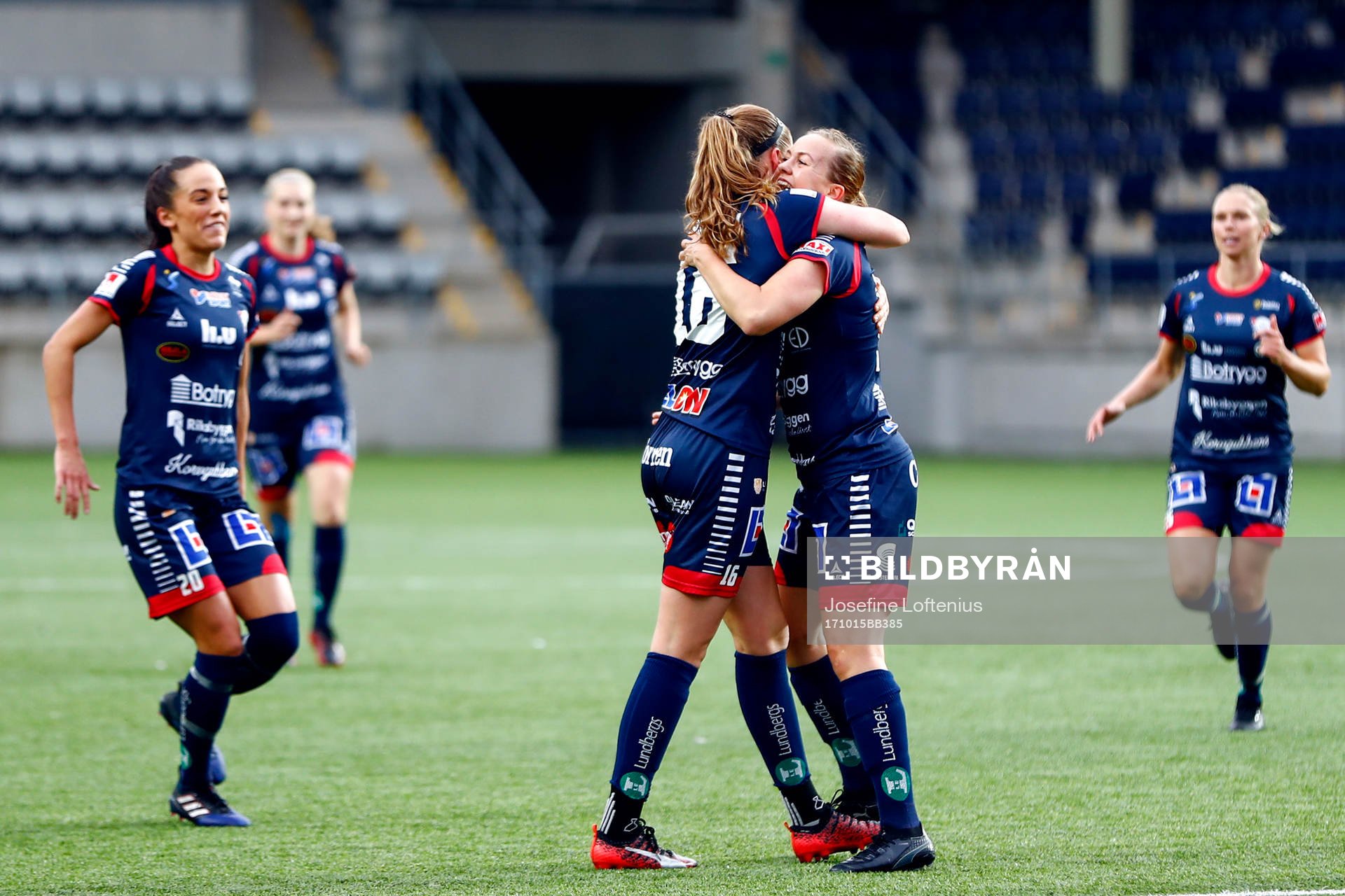 Linköpings Kristine Minde jublar med lagkamrater