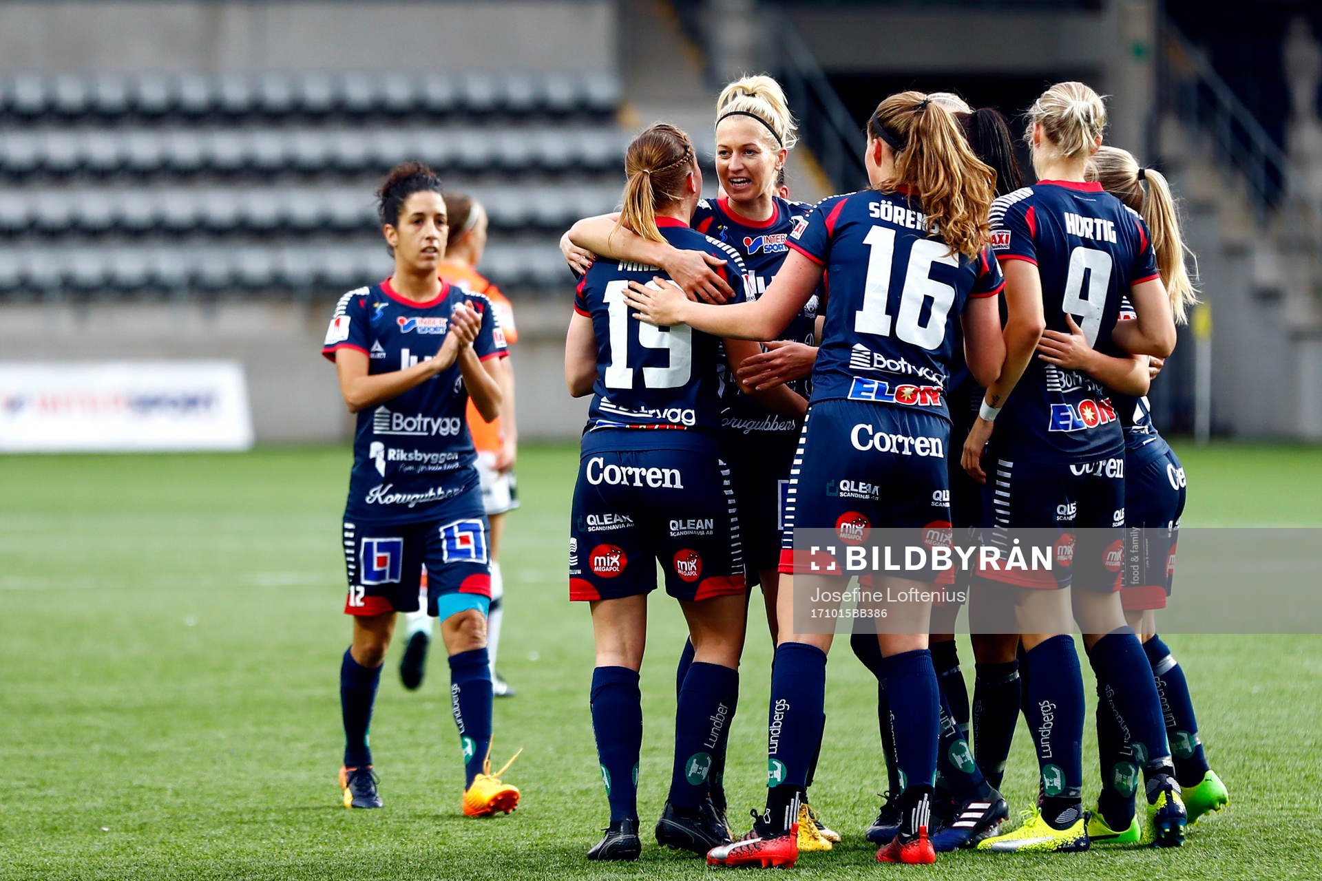 Linköpings Kristine Minde jublar med lagkamrater