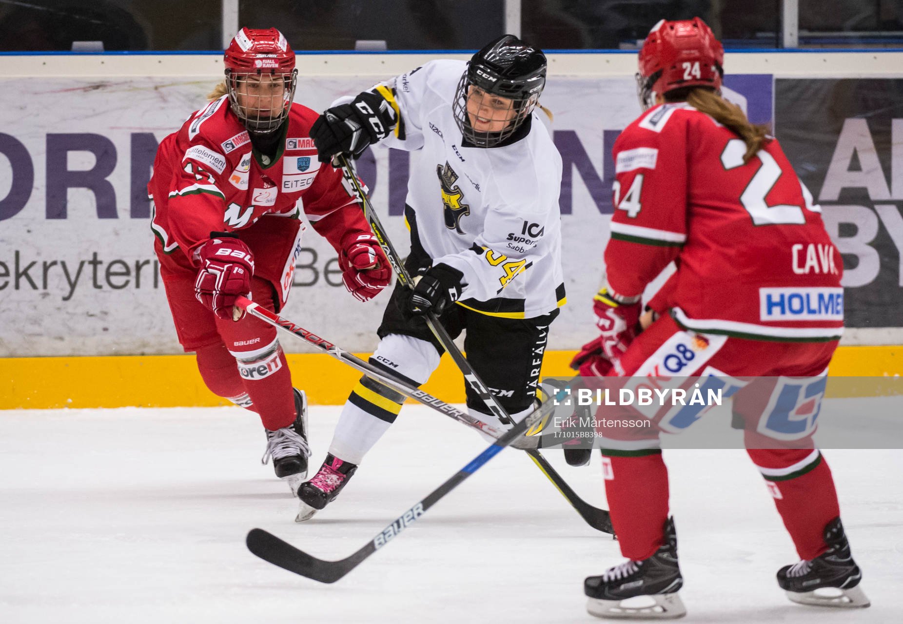 Modos Erika Grahm, AIKs Jessica Kollberg och Michela Cava i